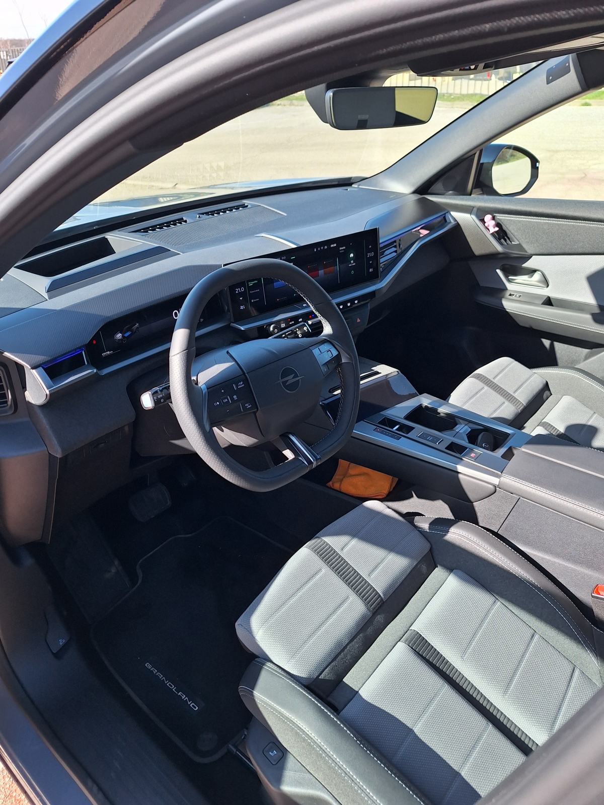 Opel Grandland 1,2 Turbo hybrid, fotografija 11