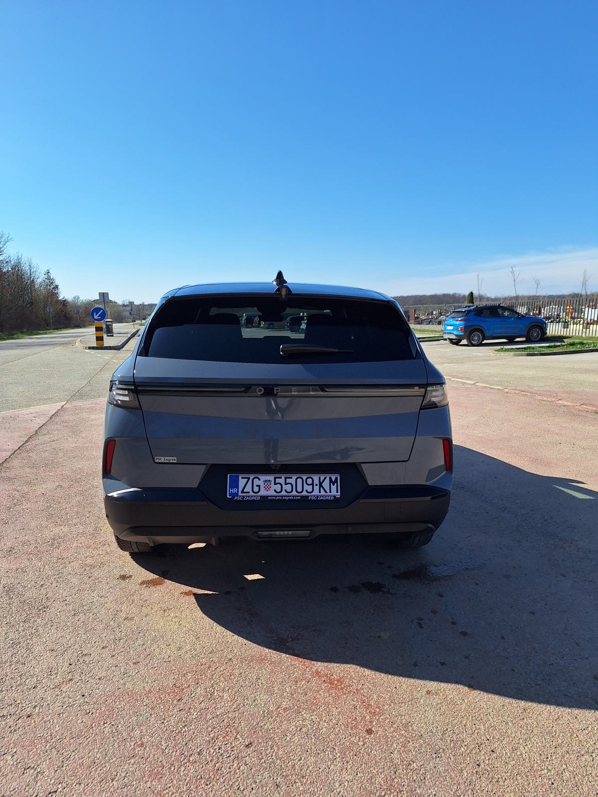 Opel Grandland 1,2 Turbo hybrid, fotografija 4