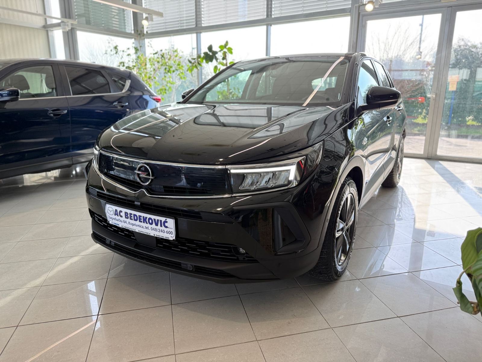 Opel Grandland 1,2 Turbo KAMERA LED SERVISNA HR AUTO GARANCIJA 11/2027, fotografija 3