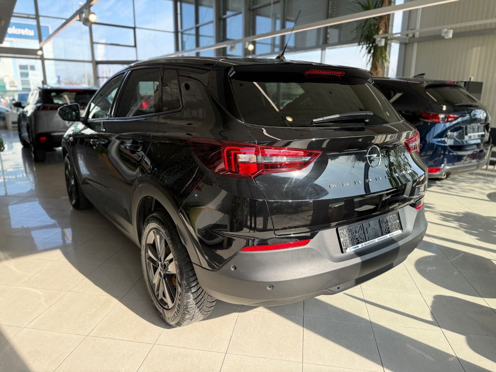 Opel Grandland 1,2 Turbo KAMERA LED SERVISNA HR AUTO GARANCIJA 11/2027, fotografija 5
