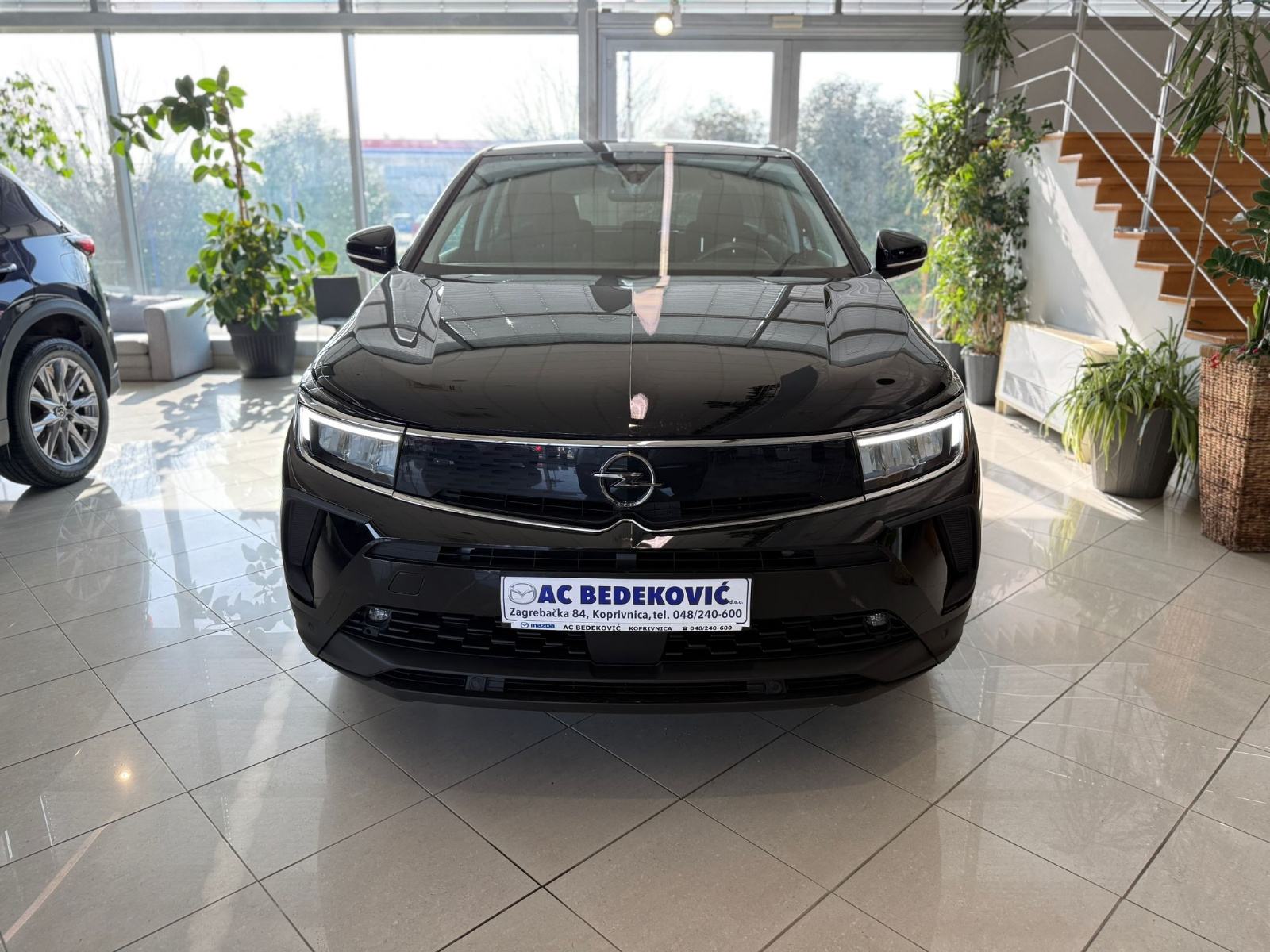 Opel Grandland 1,2 Turbo KAMERA LED SERVISNA HR AUTO GARANCIJA 11/2027, fotografija 2
