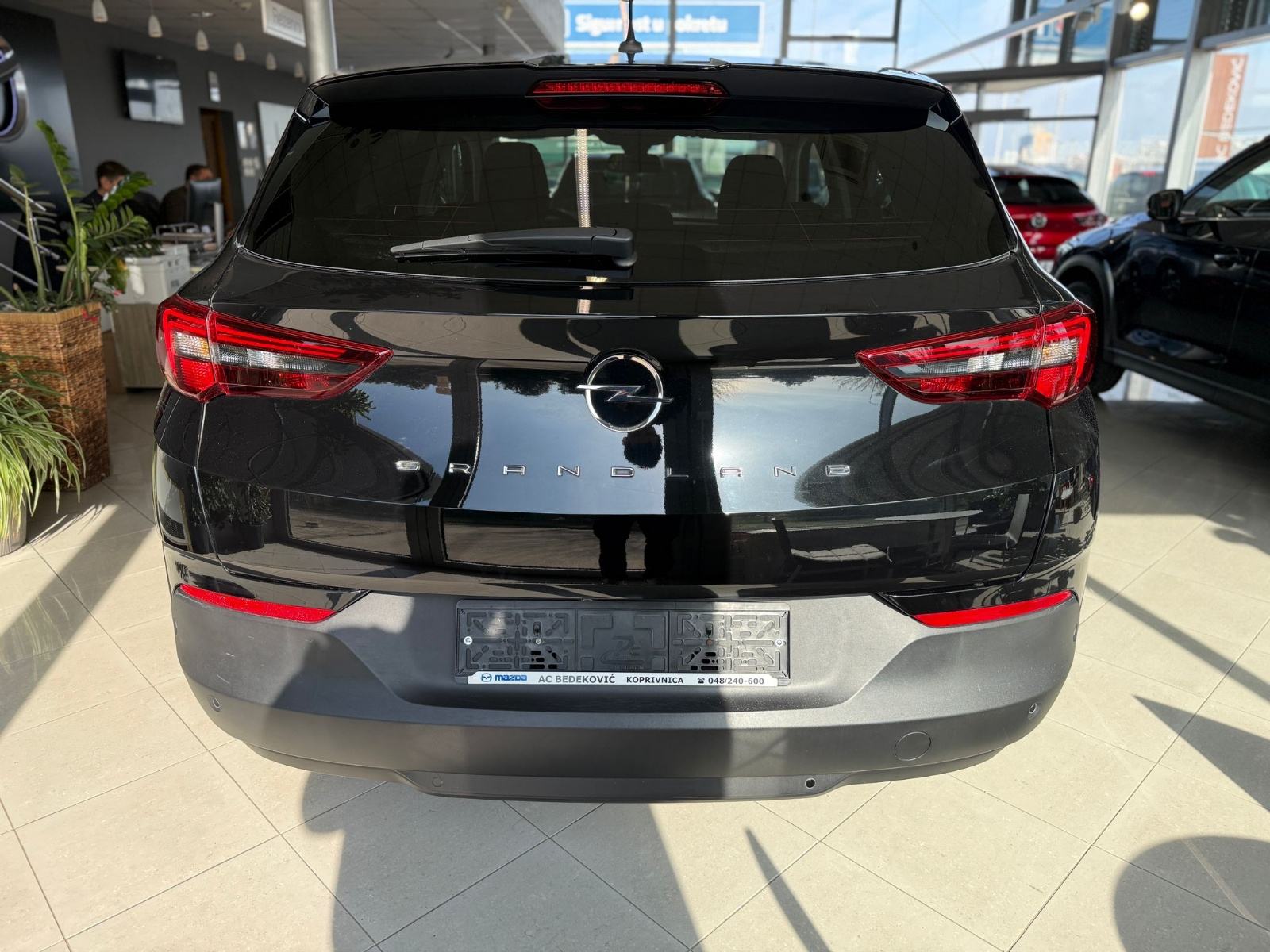 Opel Grandland 1,2 Turbo KAMERA LED SERVISNA HR AUTO GARANCIJA 11/2027, fotografija 6