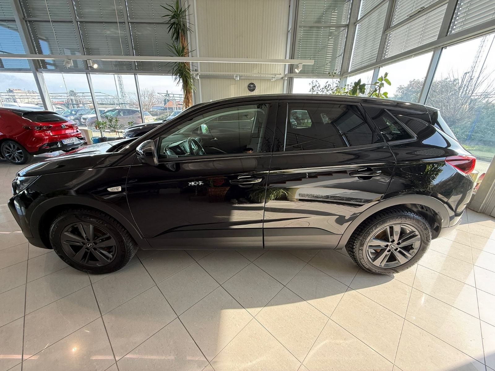 Opel Grandland 1,2 Turbo KAMERA LED SERVISNA HR AUTO GARANCIJA 11/2027, fotografija 4