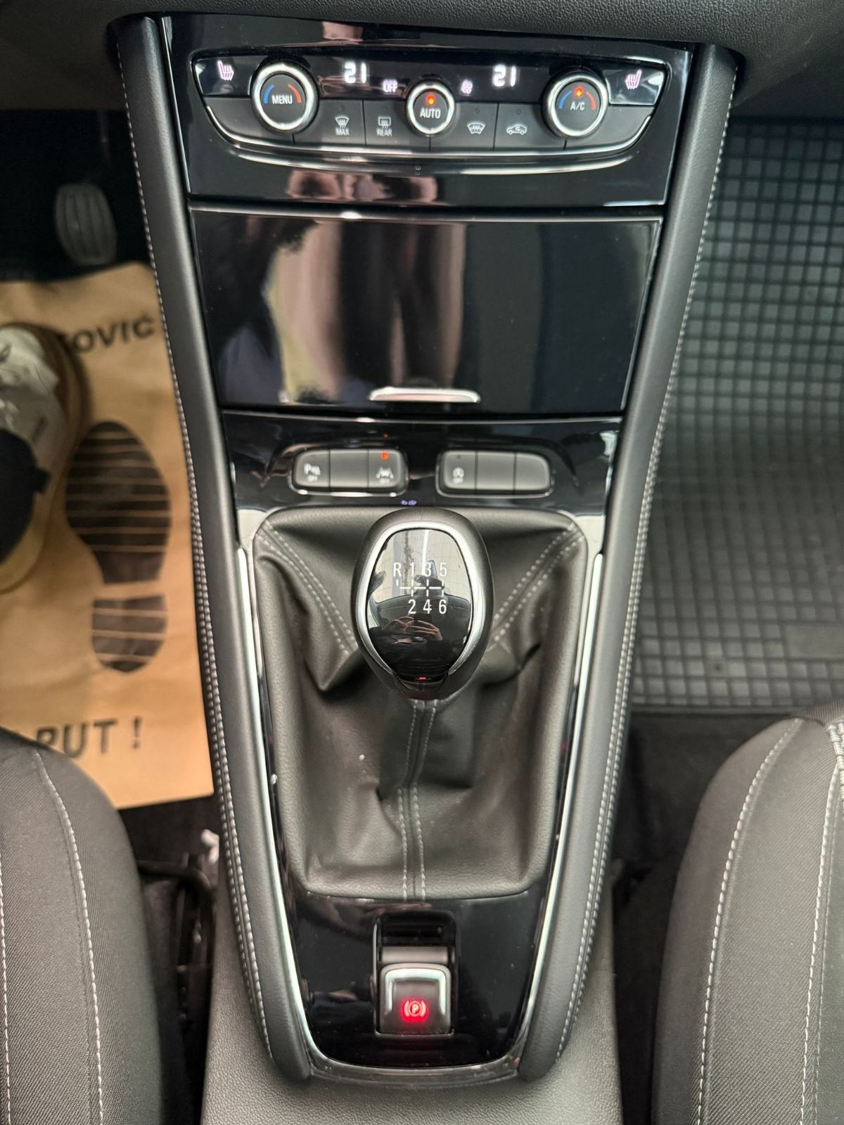Opel Grandland 1,2 Turbo KAMERA LED SERVISNA HR AUTO GARANCIJA 11/2027, fotografija 17