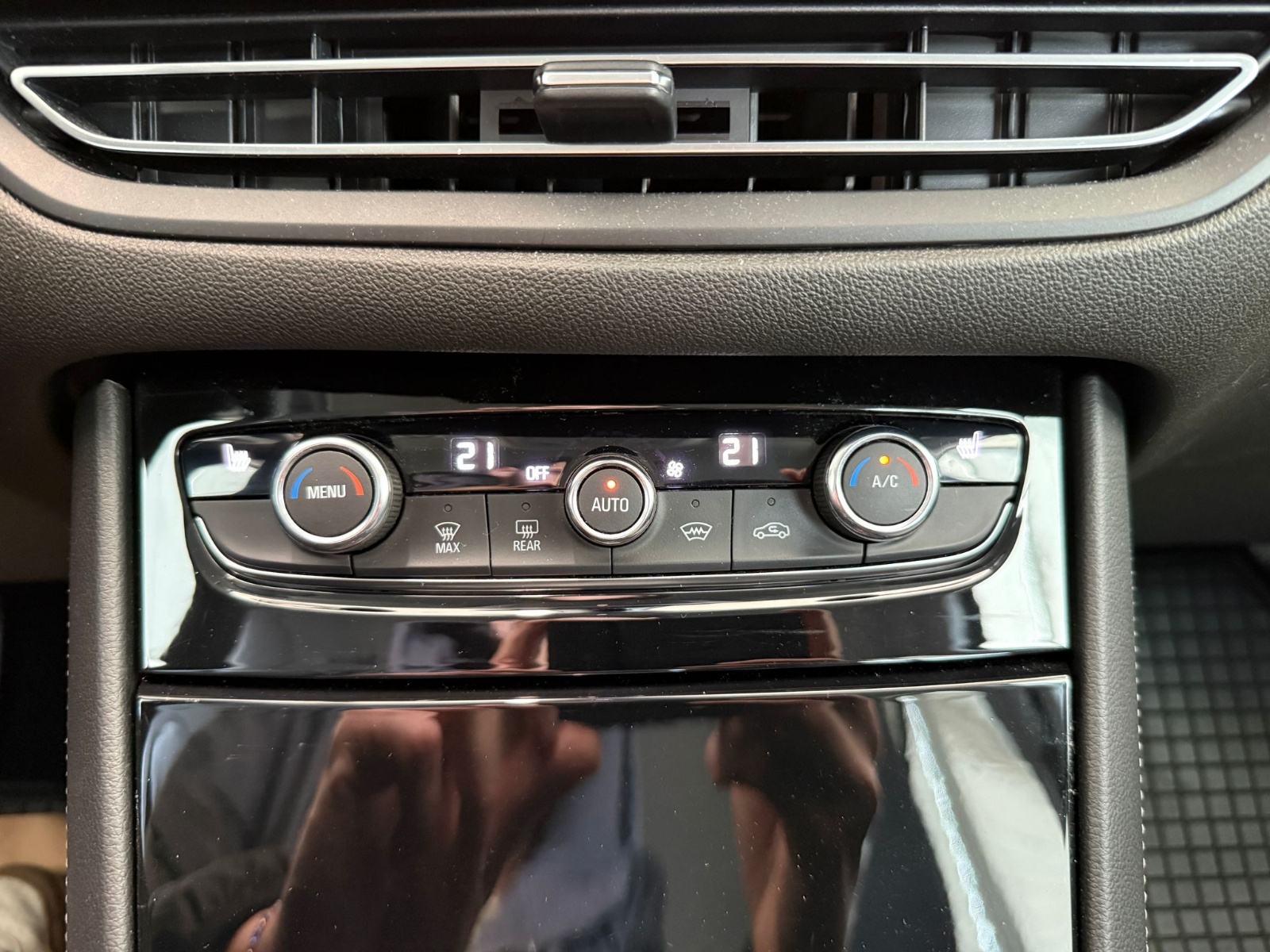 Opel Grandland 1,2 Turbo KAMERA LED SERVISNA HR AUTO GARANCIJA 11/2027, fotografija 19