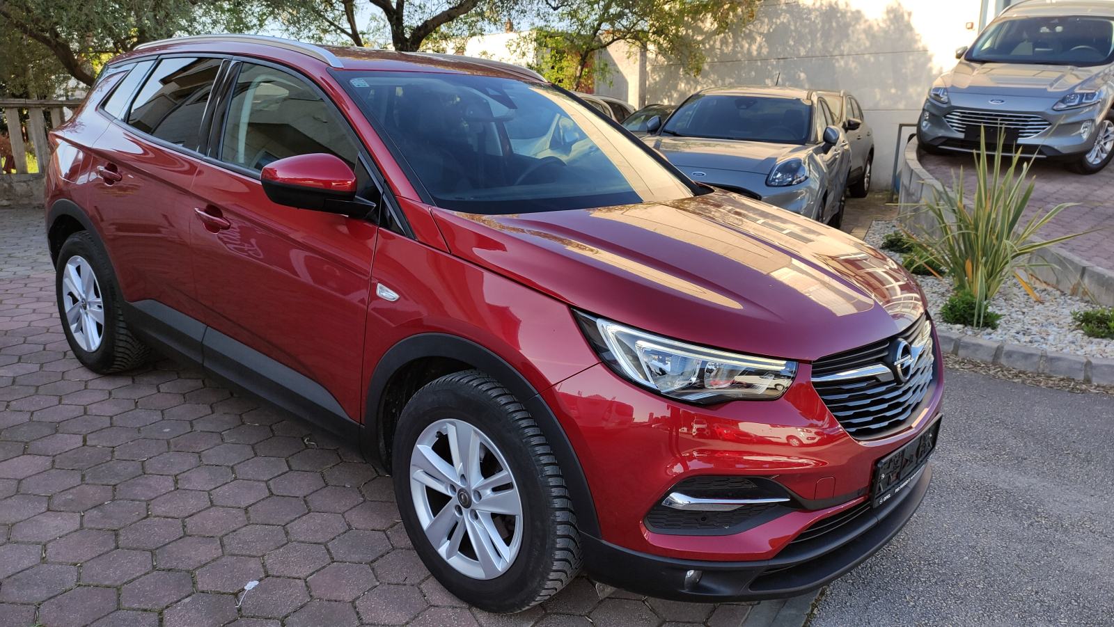 Opel Grandland 1,2 Turbo, fotografija 2