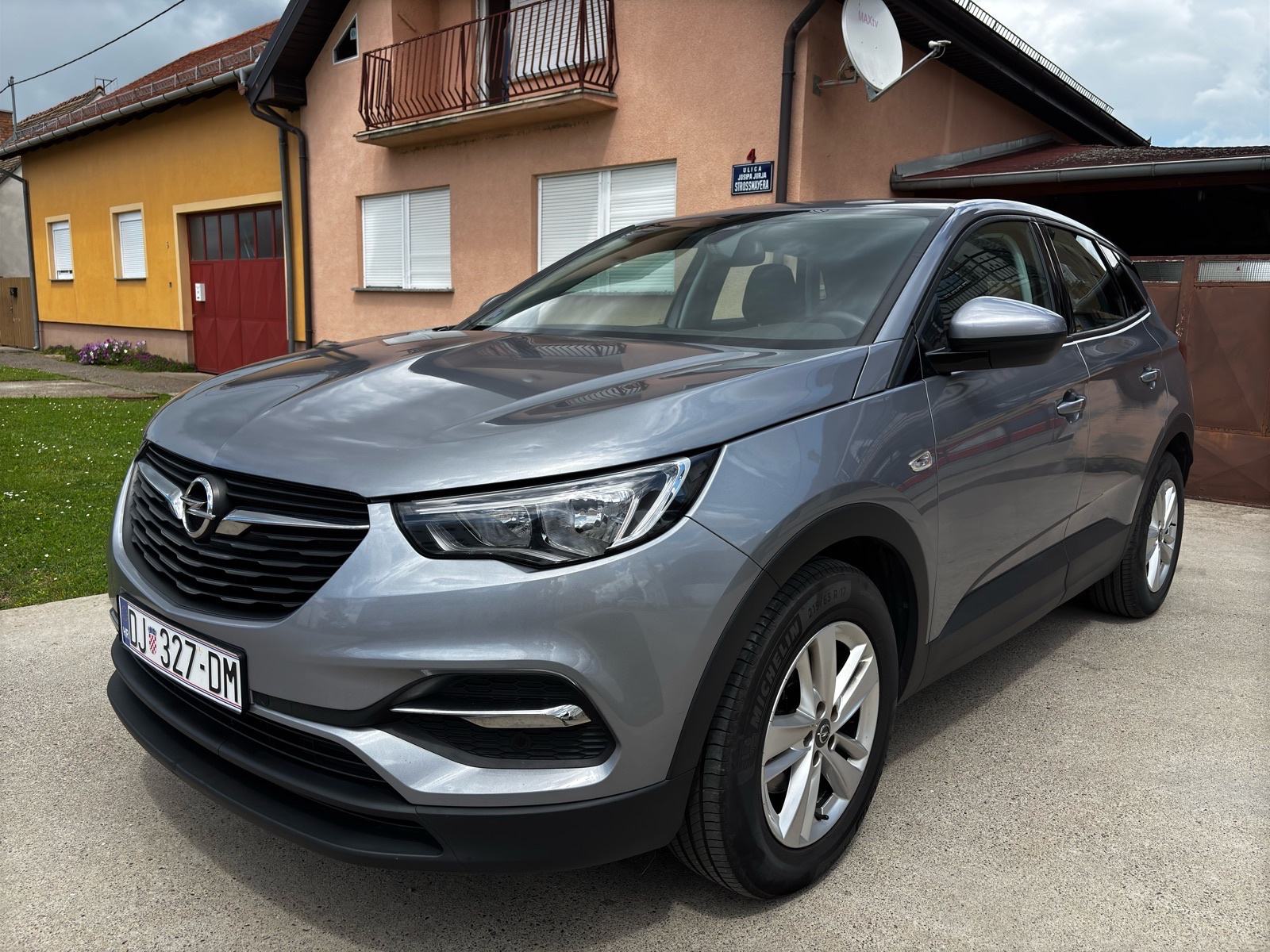 Opel Grandland 1.2 EcoTec - Reg 4/27,LED SVJETLA, NAVIGACIJA, CARPLAY, fotografija 4