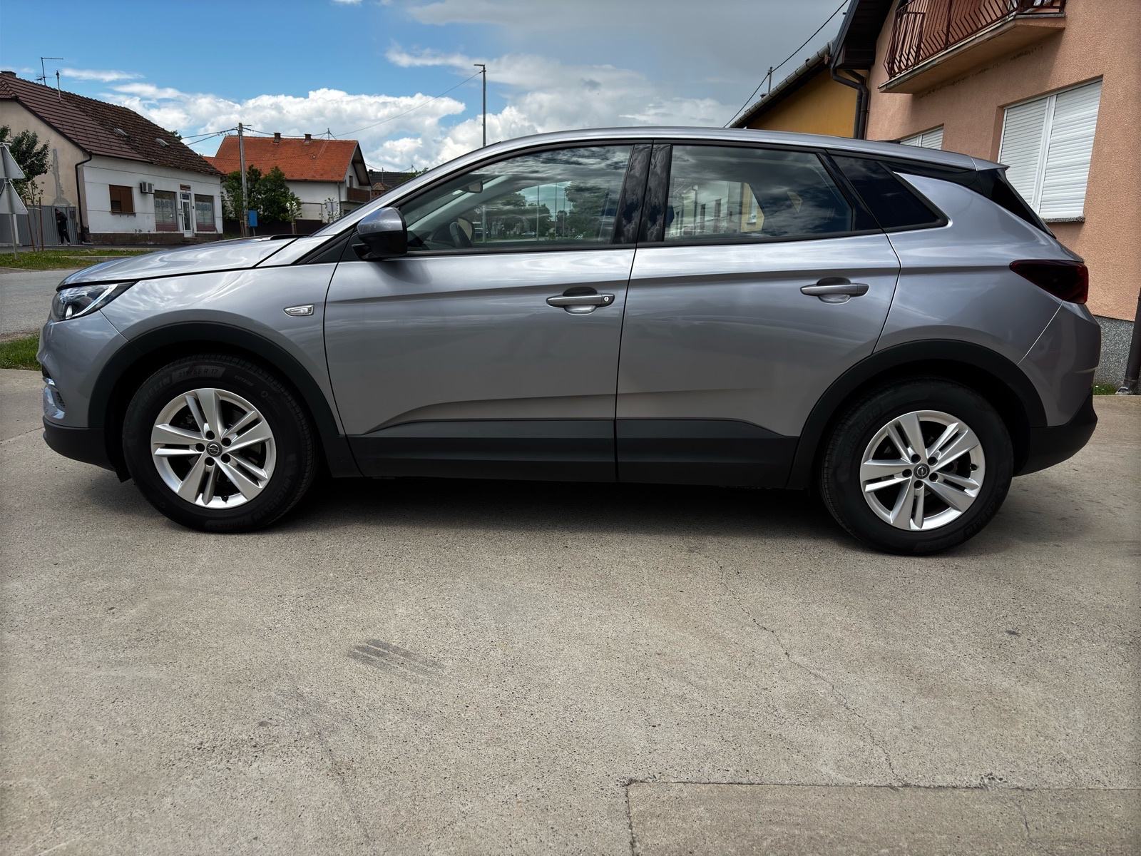Opel Grandland 1.2 EcoTec - Reg 4/27,LED SVJETLA, NAVIGACIJA, CARPLAY, fotografija 5