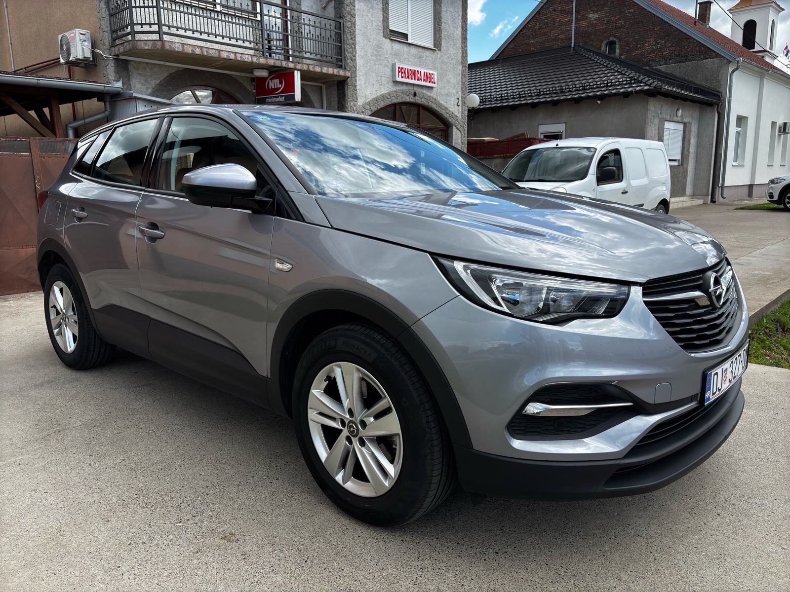 Opel Grandland 1.2 EcoTec - Reg 4/27,LED SVJETLA, NAVIGACIJA, CARPLAY, fotografija 2