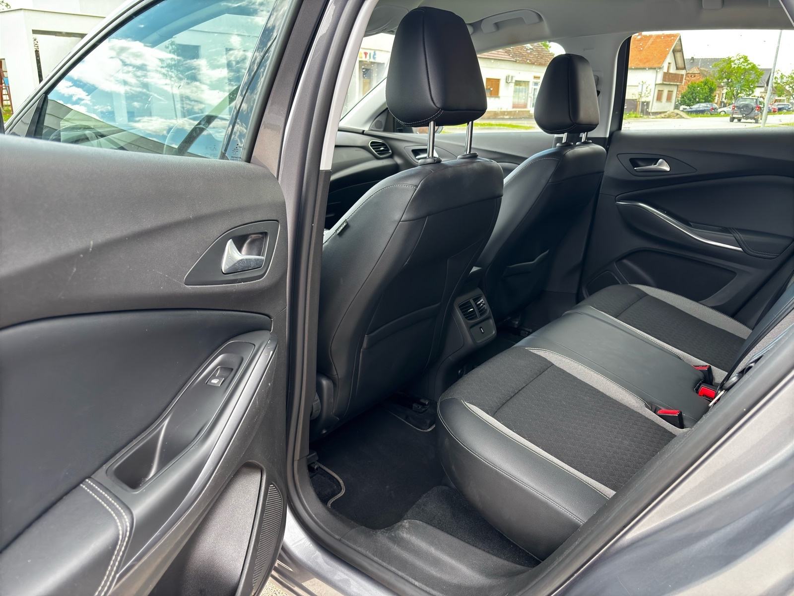 Opel Grandland 1.2 EcoTec - Reg 4/27,LED SVJETLA, NAVIGACIJA, CARPLAY, fotografija 12