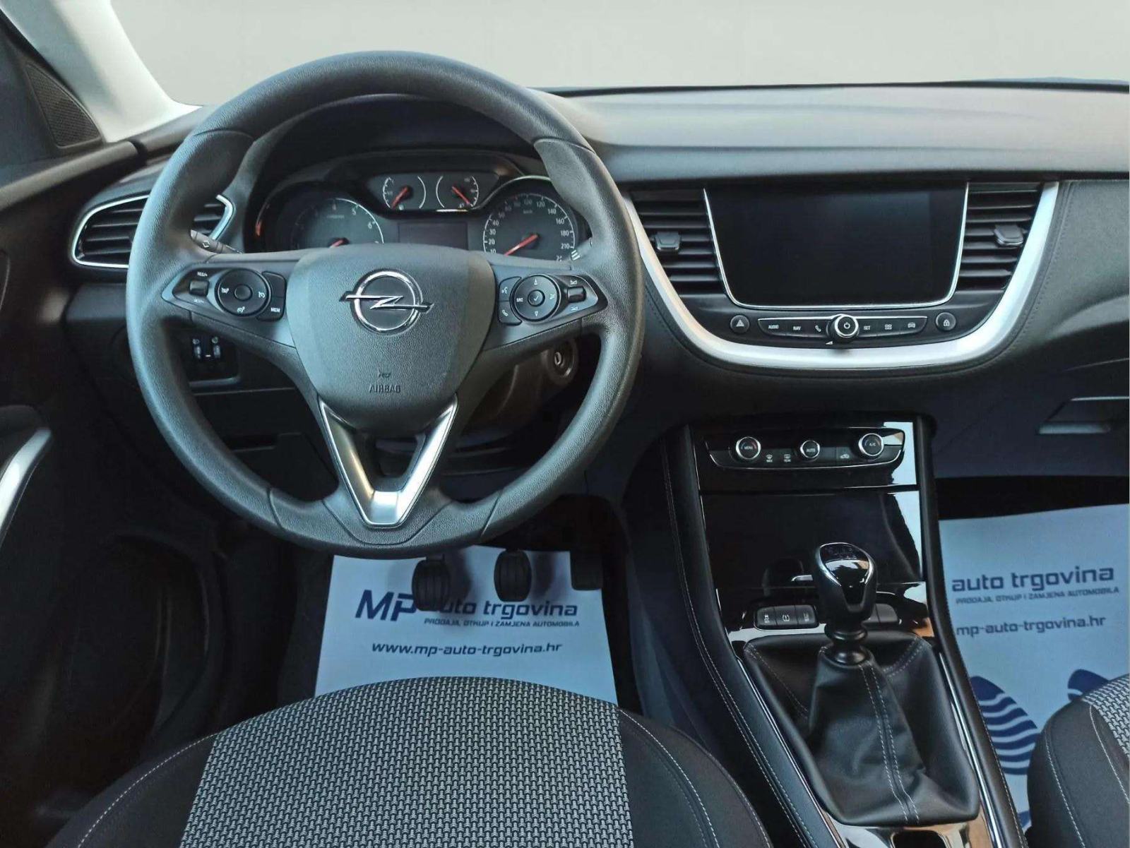Opel Grandland 1,2 Turbo, fotografija 15
