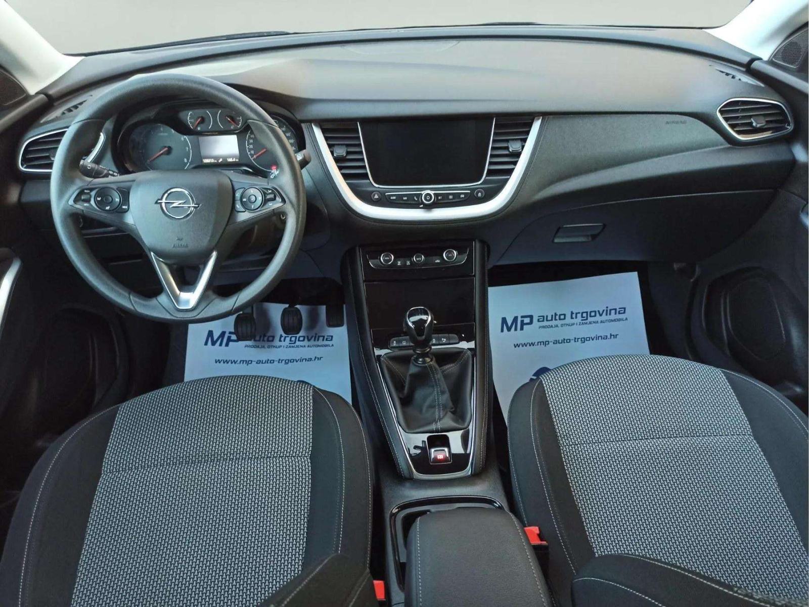 Opel Grandland 1,2 Turbo, fotografija 18