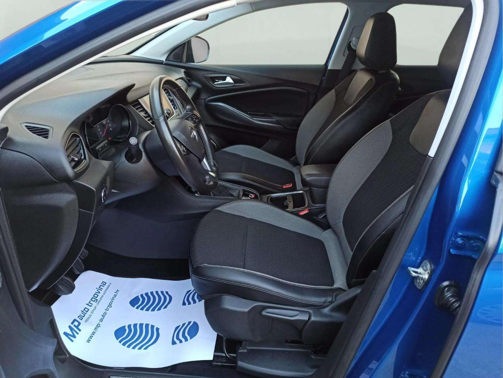 Opel Grandland 1,2 Turbo, fotografija 15