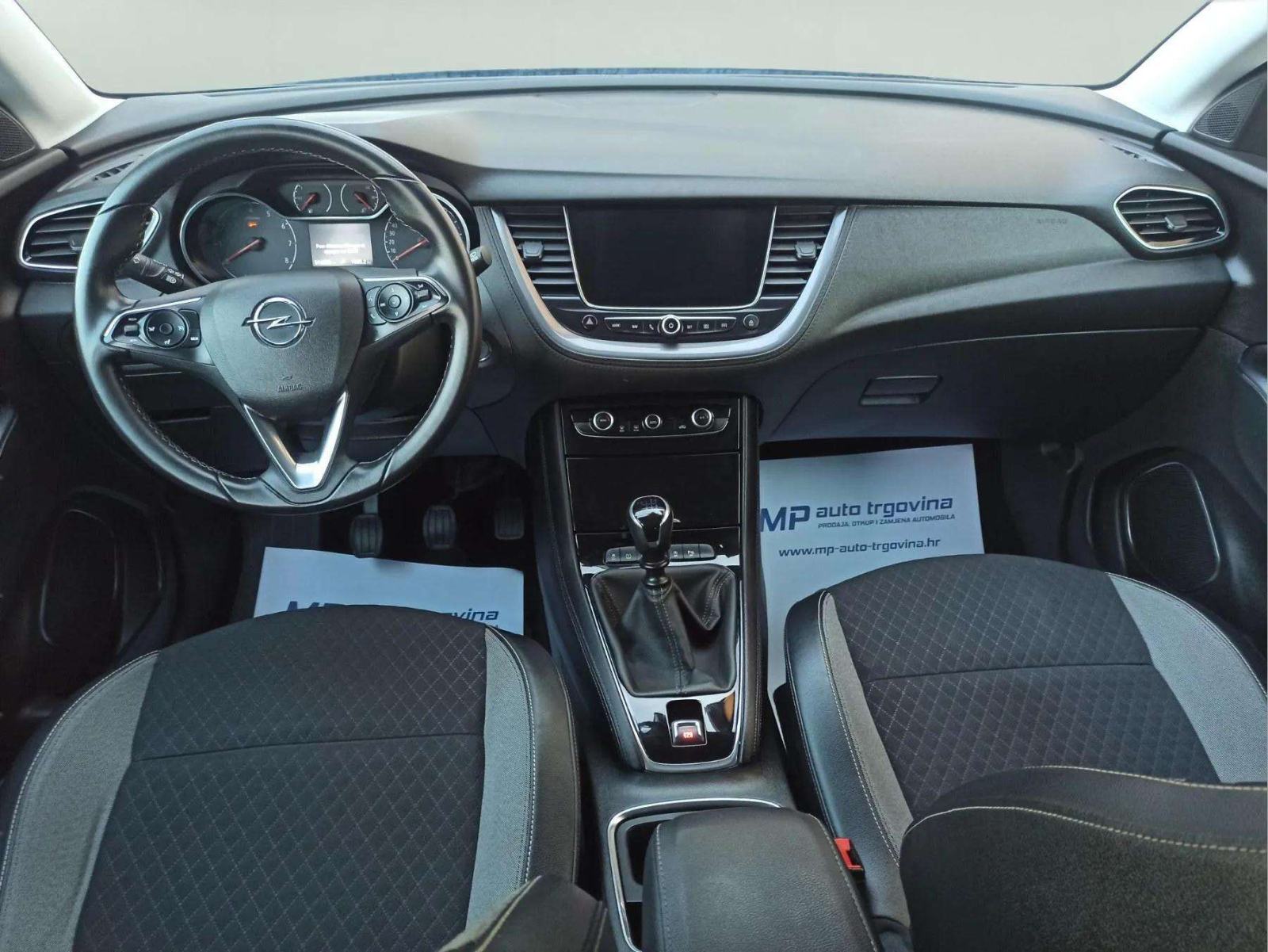 Opel Grandland 1,2 Turbo, fotografija 16