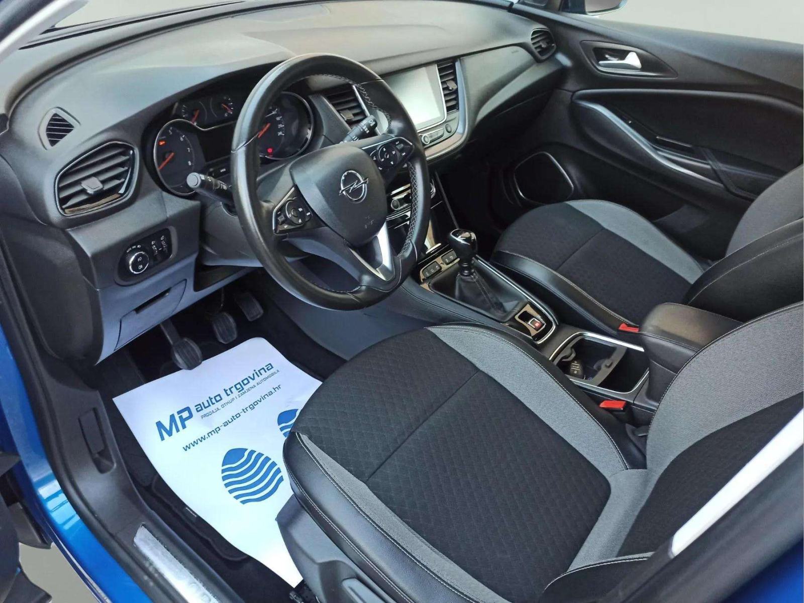 Opel Grandland 1,2 Turbo, fotografija 19
