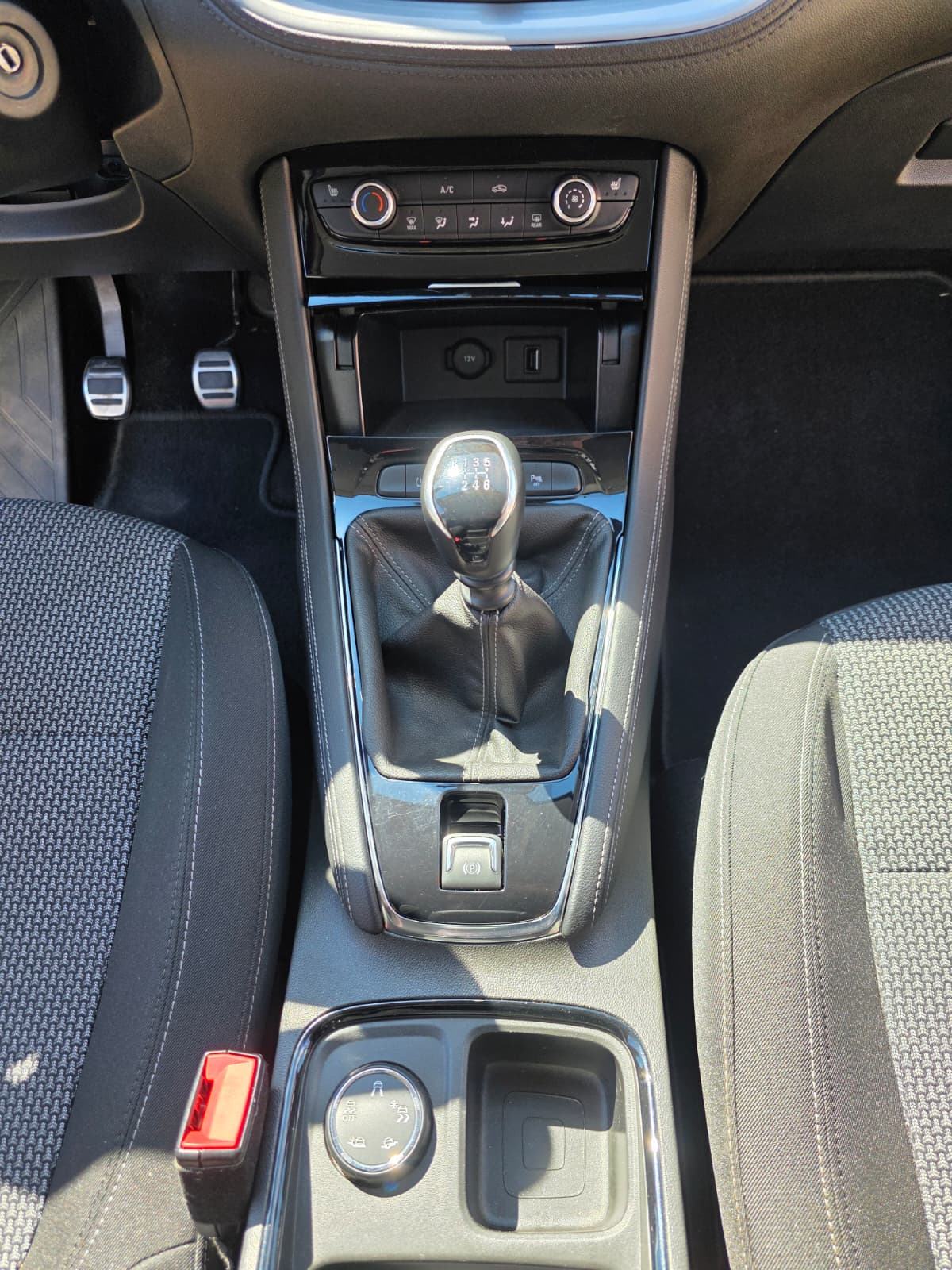 Opel Grandland X 1,2 Turbo 2021, fotografija 5