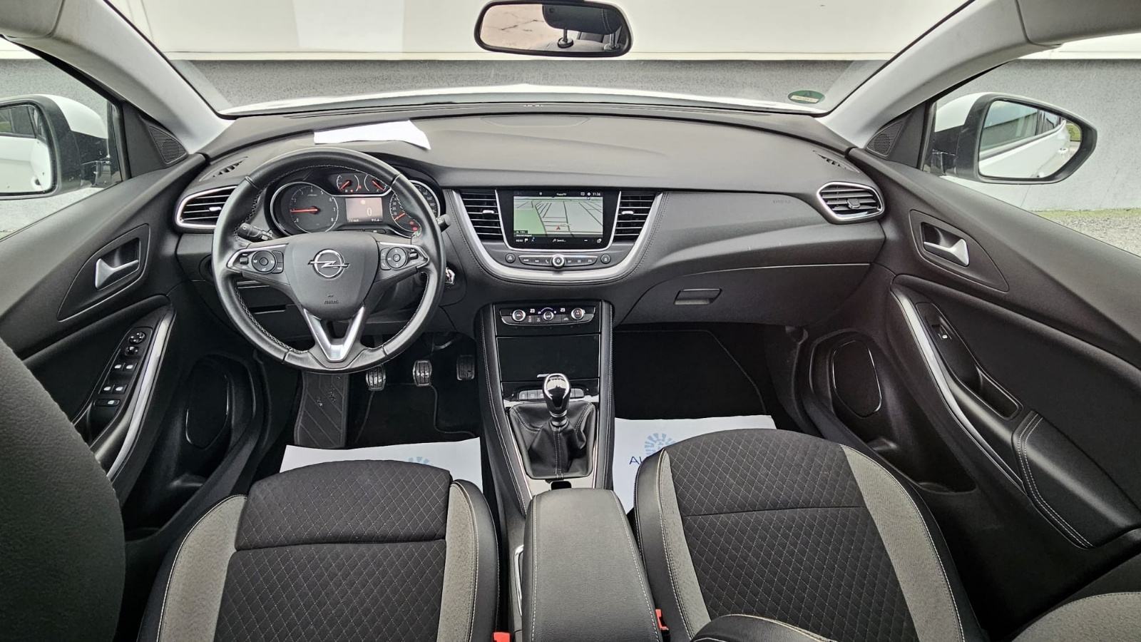 Opel grandland 1,2 turbo led navi veliki servis nove gume, fotografija 7
