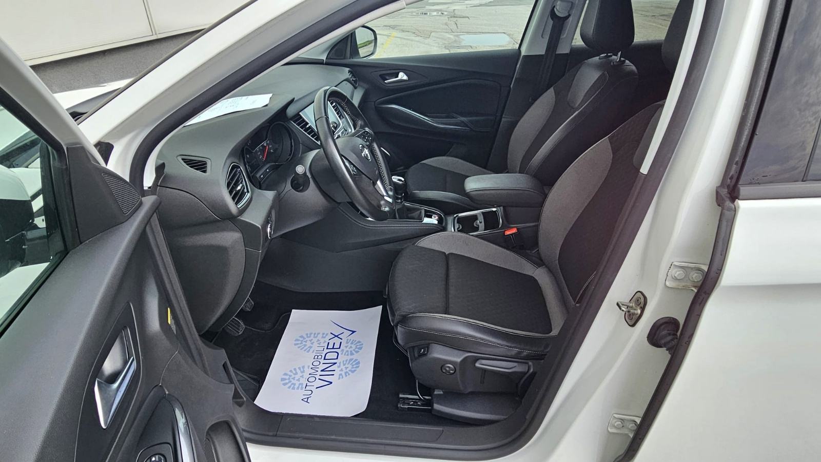 Opel grandland 1,2 turbo led navi veliki servis nove gume, fotografija 9