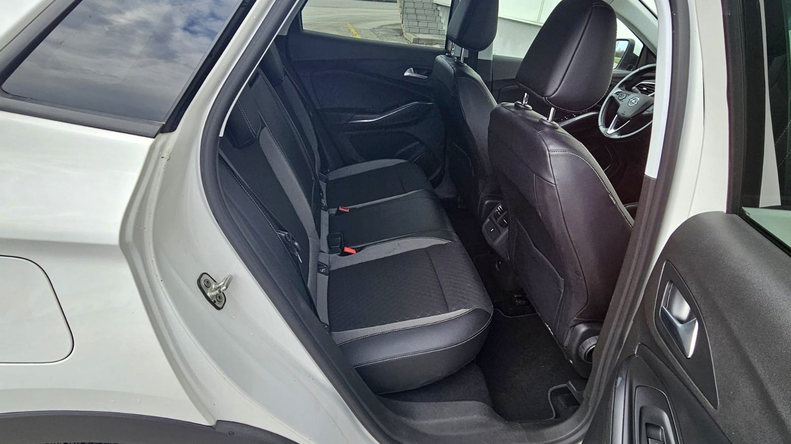 Opel grandland 1,2 turbo led navi veliki servis nove gume, fotografija 11
