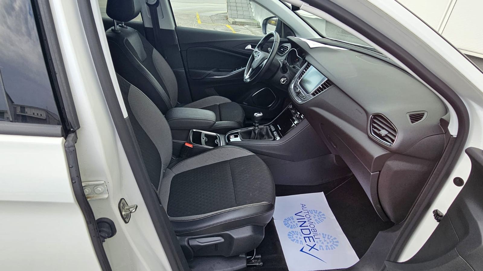 Opel grandland 1,2 turbo led navi veliki servis nove gume, fotografija 12