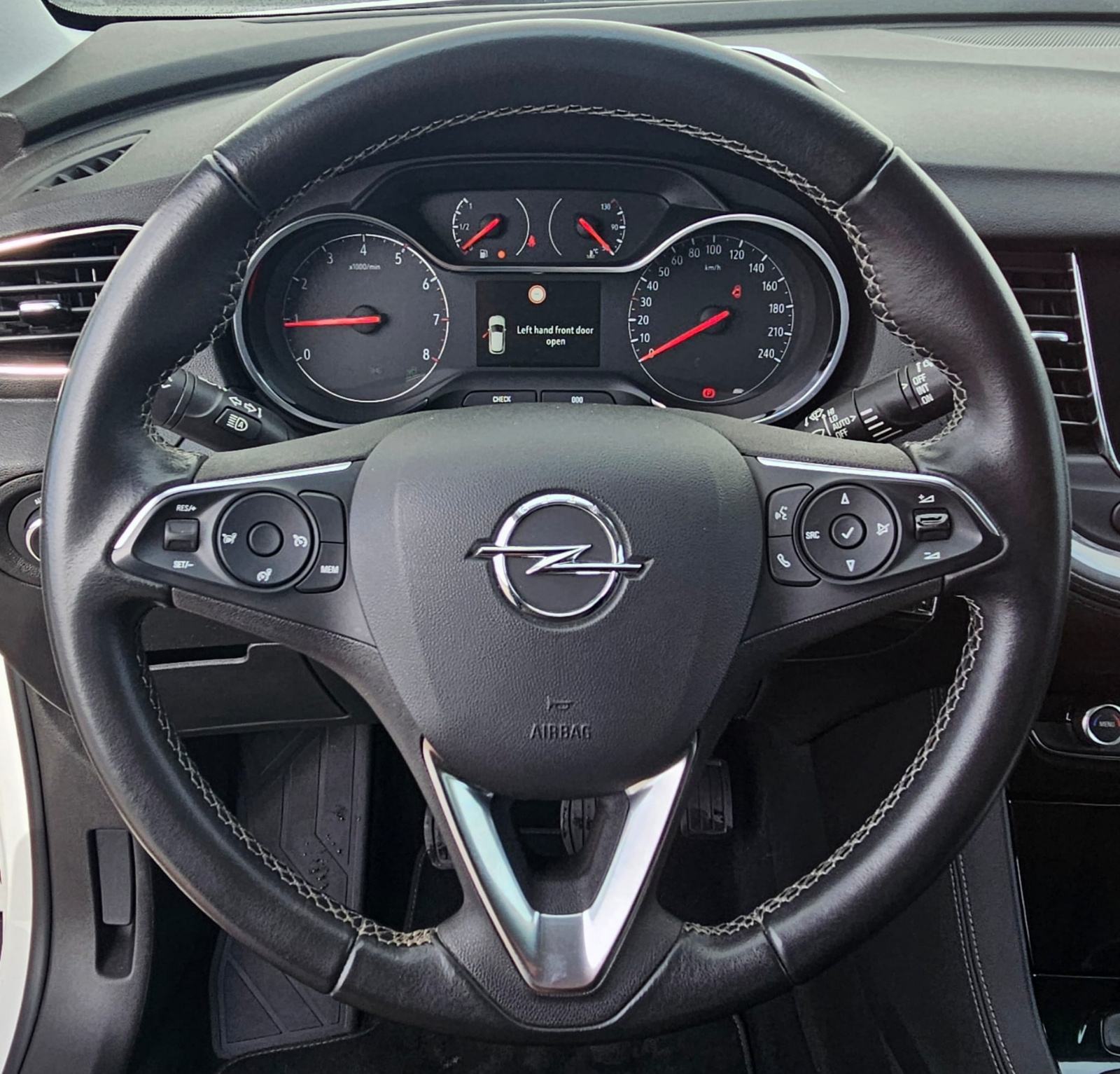Opel grandland 1,2 turbo led navi veliki servis nove gume, fotografija 13