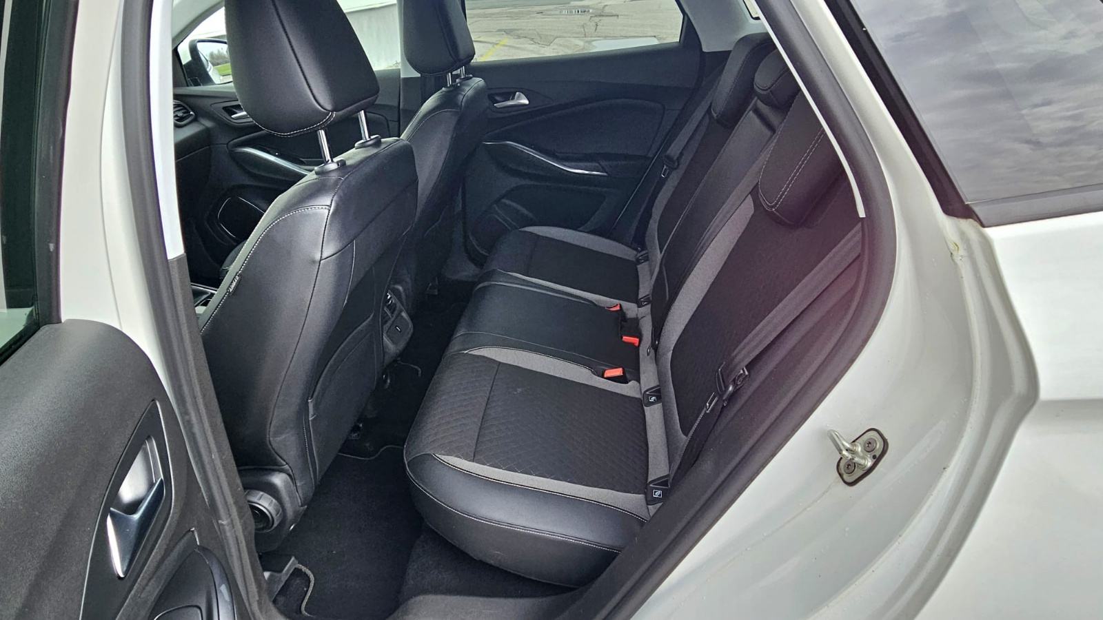 Opel grandland 1,2 turbo led navi veliki servis nove gume, fotografija 10