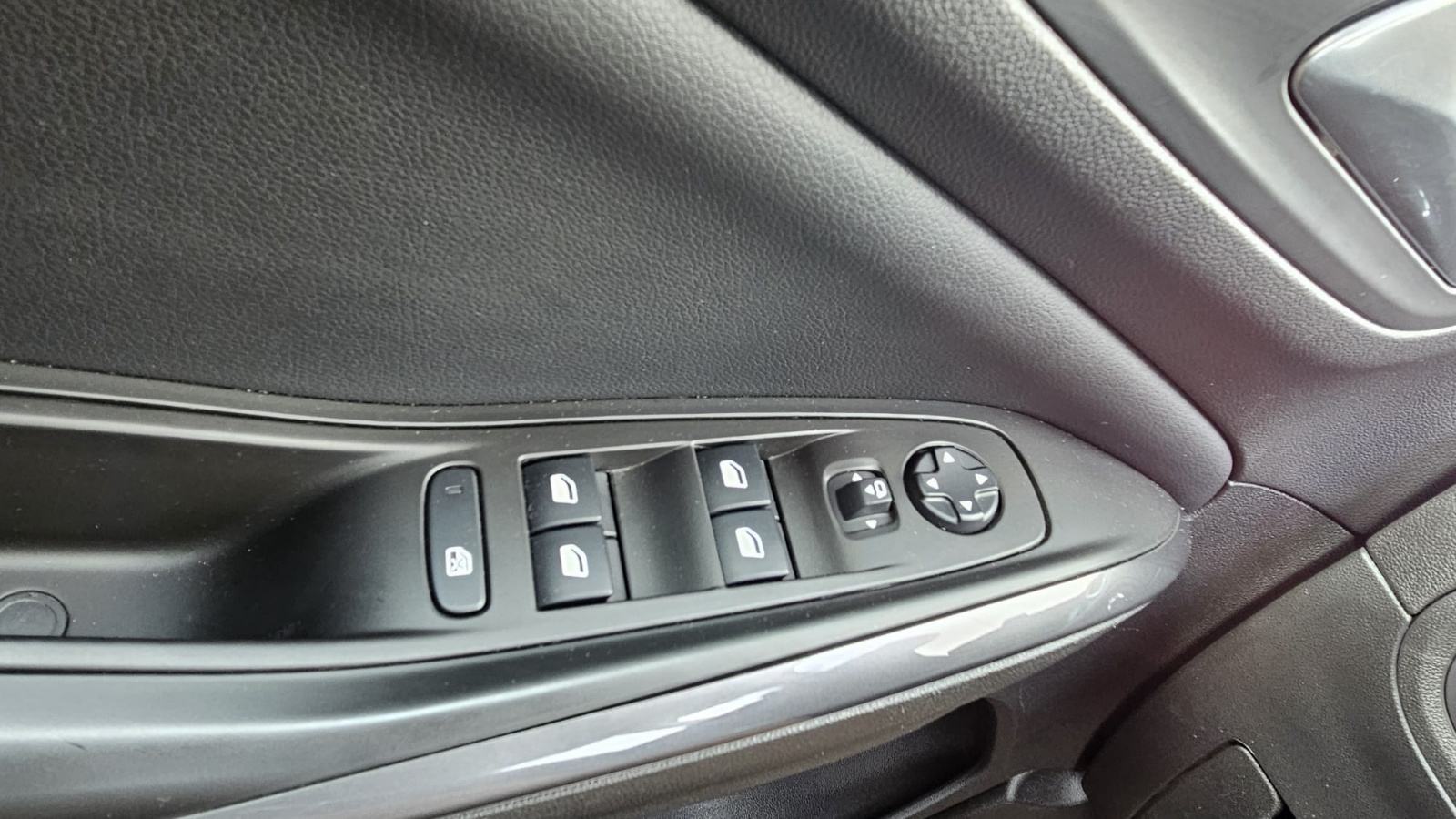 Opel grandland 1,2 turbo led navi veliki servis nove gume, fotografija 17