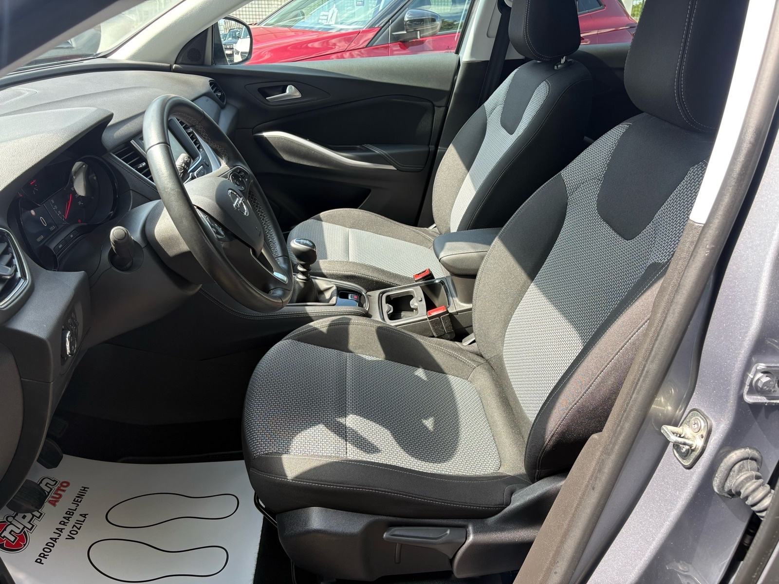 Opel Grandland 1,5 CDTI KLIMA - KUKA - LEASING RATA 244 €, fotografija 11