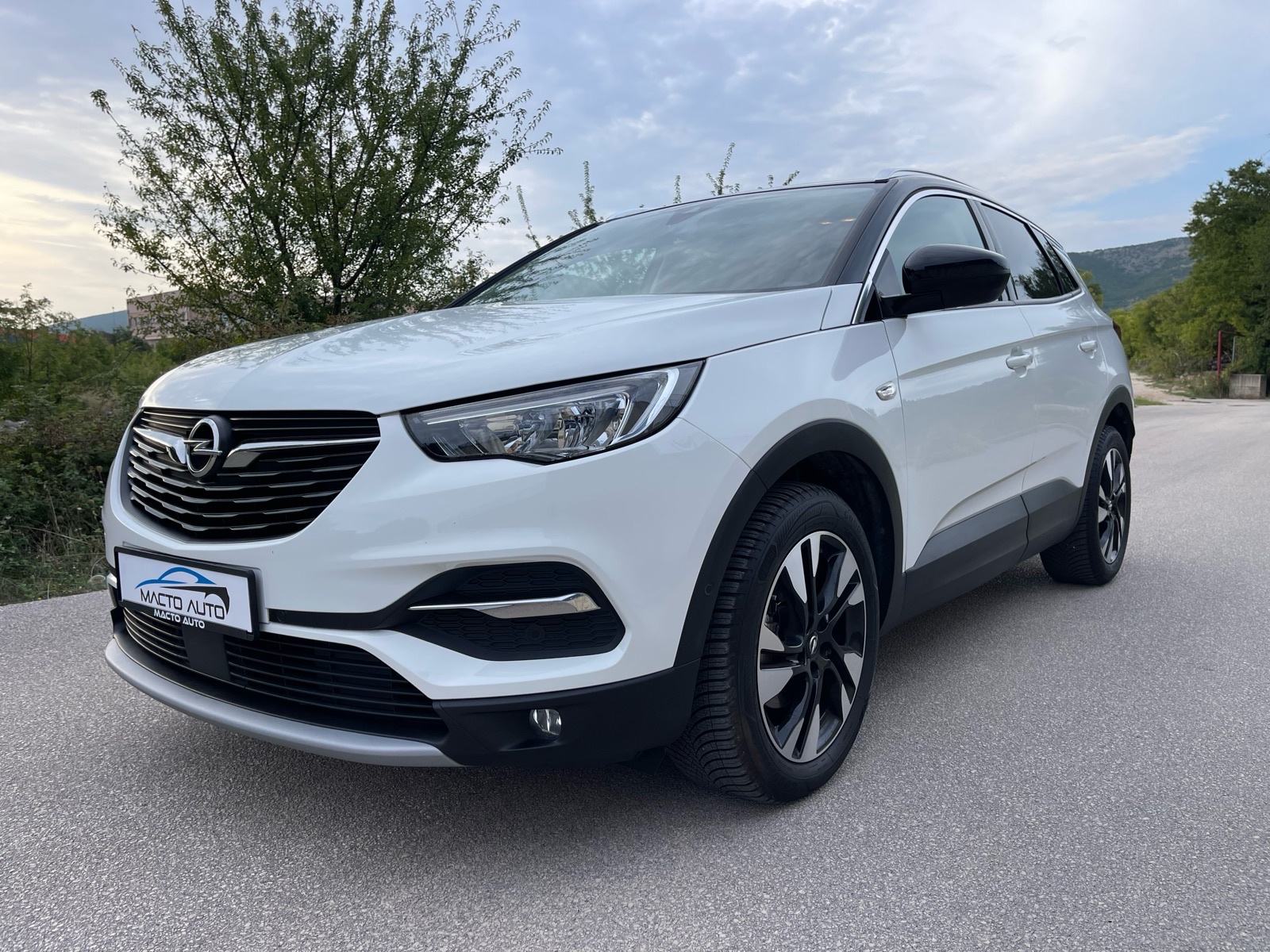Opel Grandland 1,5 CDTI, fotografija 2