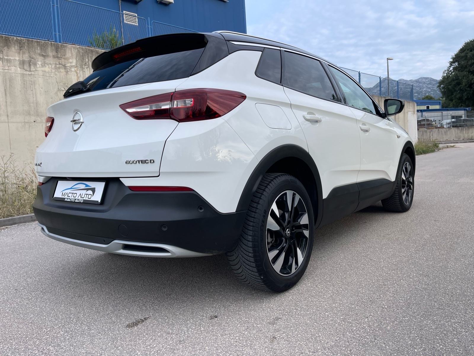 Opel Grandland 1,5 CDTI, fotografija 10