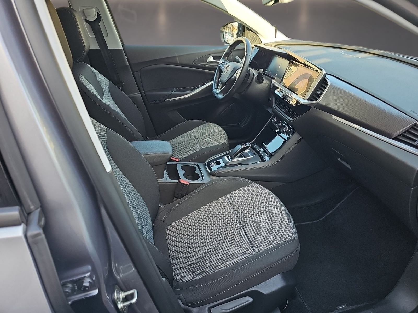 Opel Grandland 1,6 Turbo,224 KS,HYIBRID,AUTOMATIK,KAMERA,LED SVIJETLA, fotografija 13