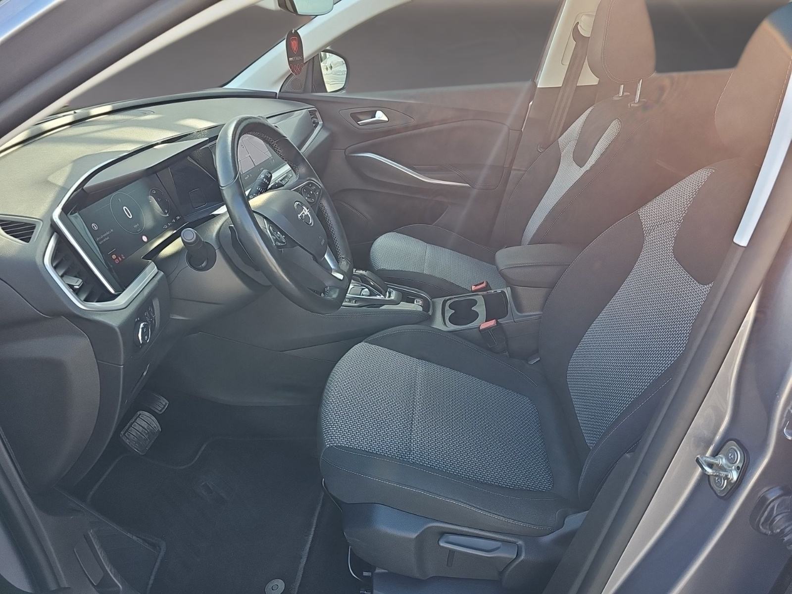 Opel Grandland 1,6 Turbo,224 KS,HYIBRID,AUTOMATIK,KAMERA,LED SVIJETLA, fotografija 16
