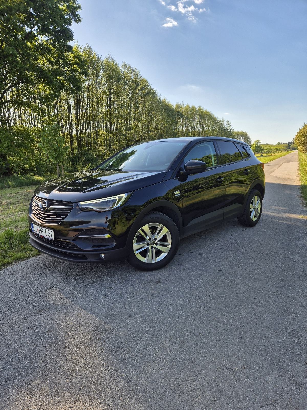 Opel Grandland X 1.2 Turbo, servisna, pogled izvana - slika 1