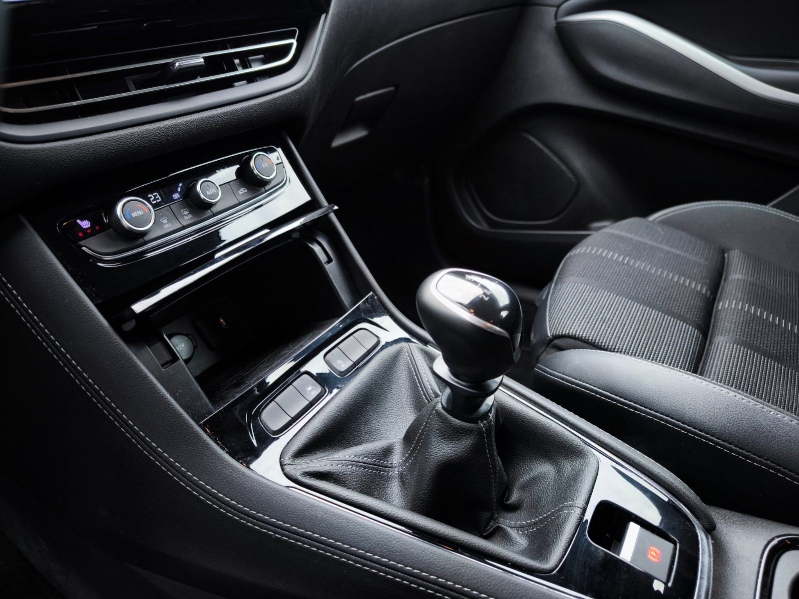 Opel Grandland X 1,2 Turbo GS Line, fotografija 4