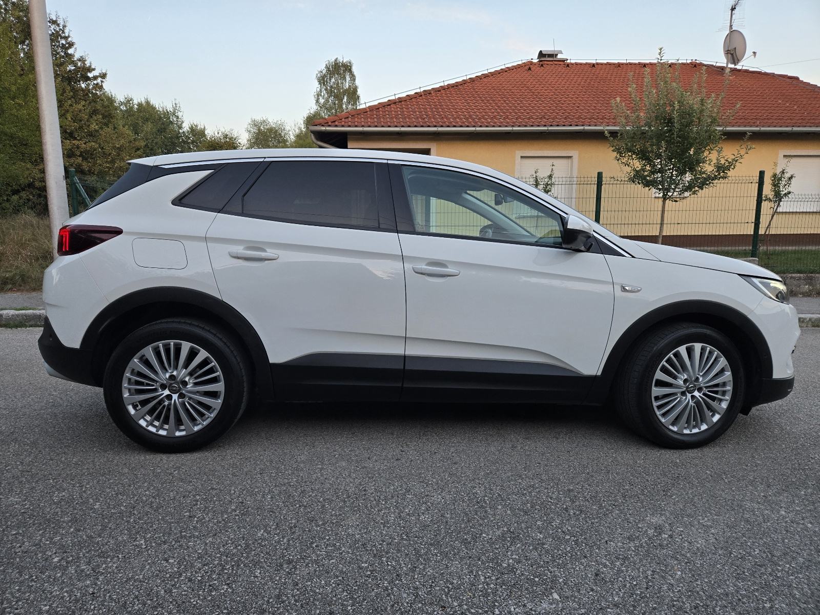 Opel Grandland X 1.6 CDTI automatik, reg. 08/27.g, alu 18", led, navi, fotografija 4