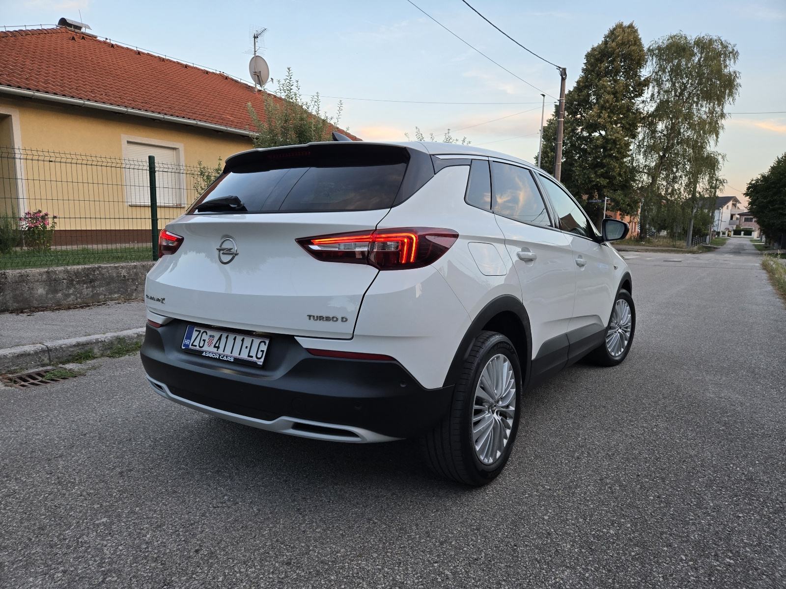 Opel Grandland X 1.6 CDTI automatik, reg. 08/27.g, alu 18", led, navi, fotografija 5
