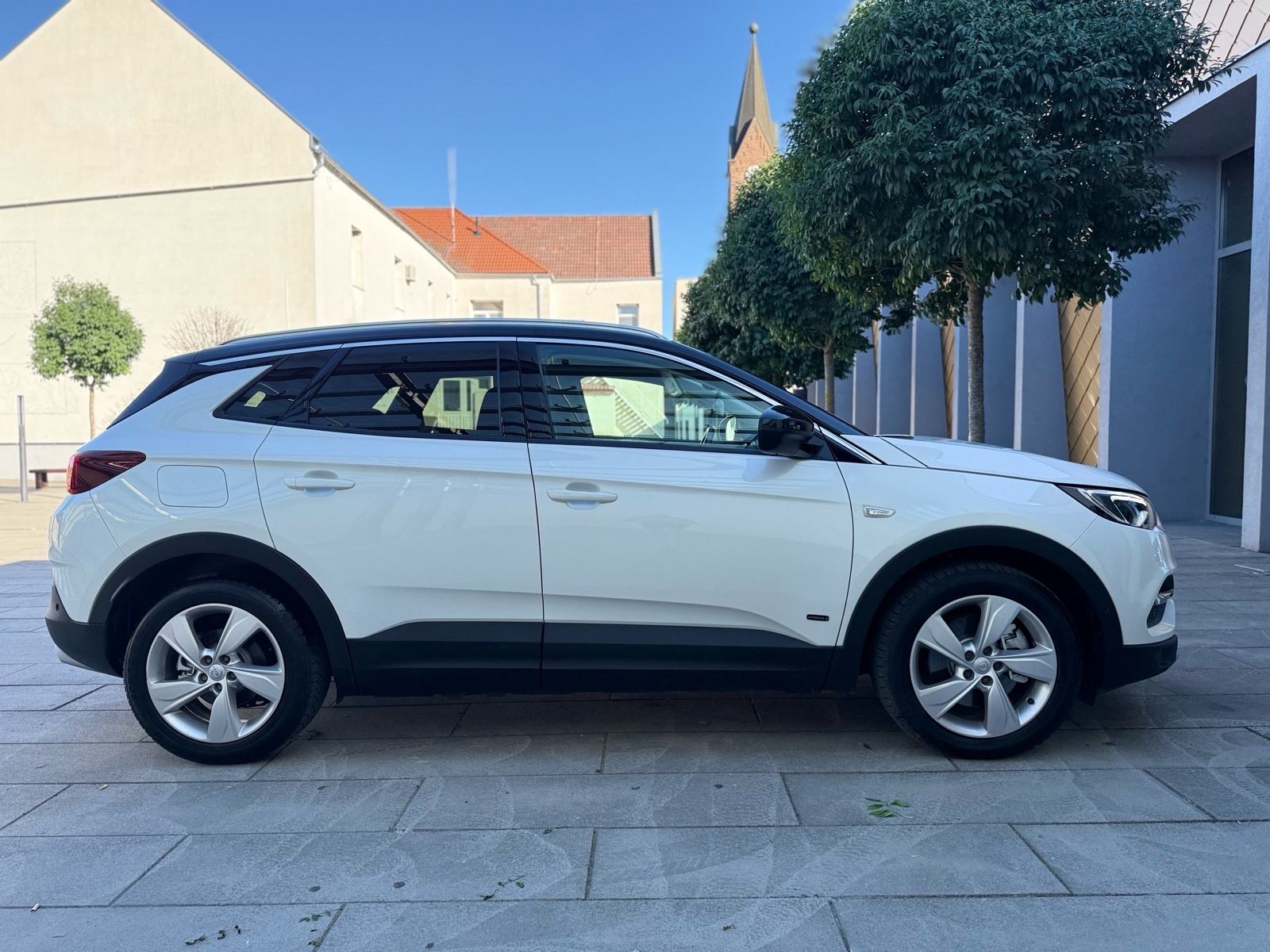 OPEL GRANDLAND X ULTIMATE HYBRID 4 300KS, 49.000km, 2020.GOD, fotografija 7