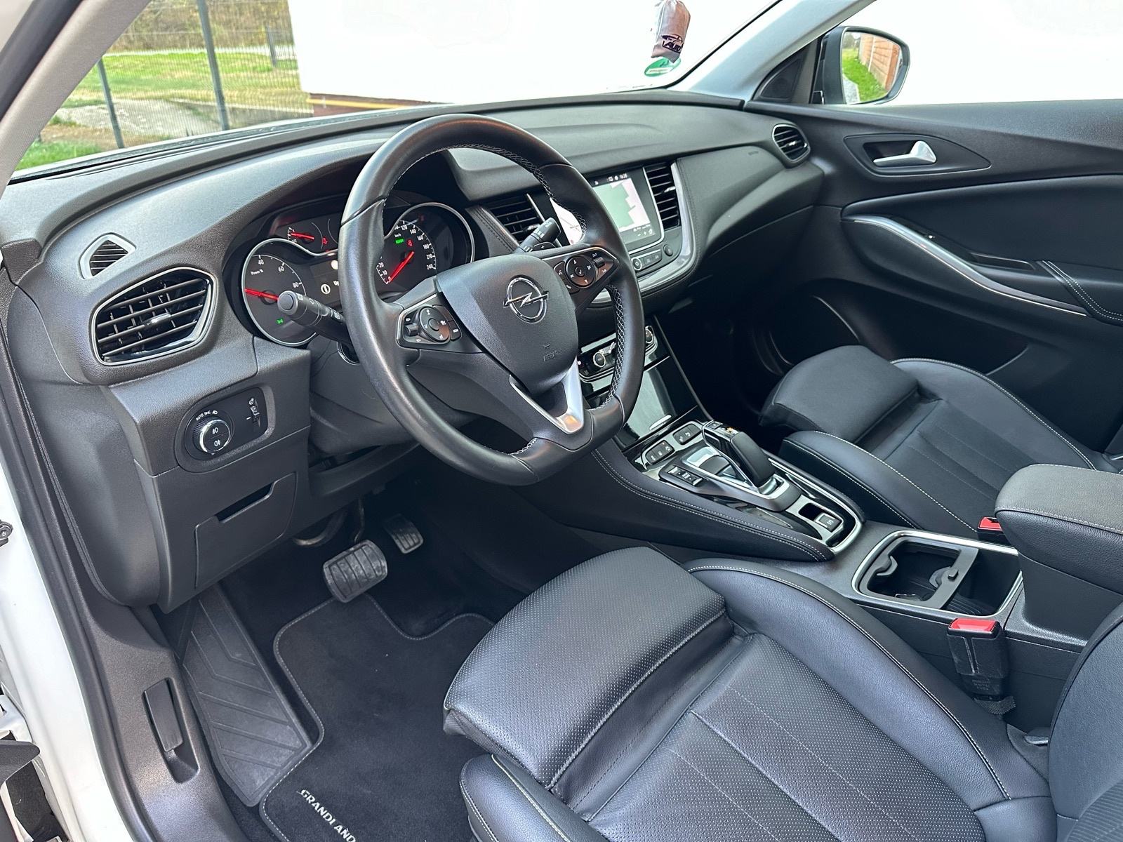 OPEL GRANDLAND X ULTIMATE HYBRID 4 300KS, 49.000km, 2020.GOD, fotografija 10