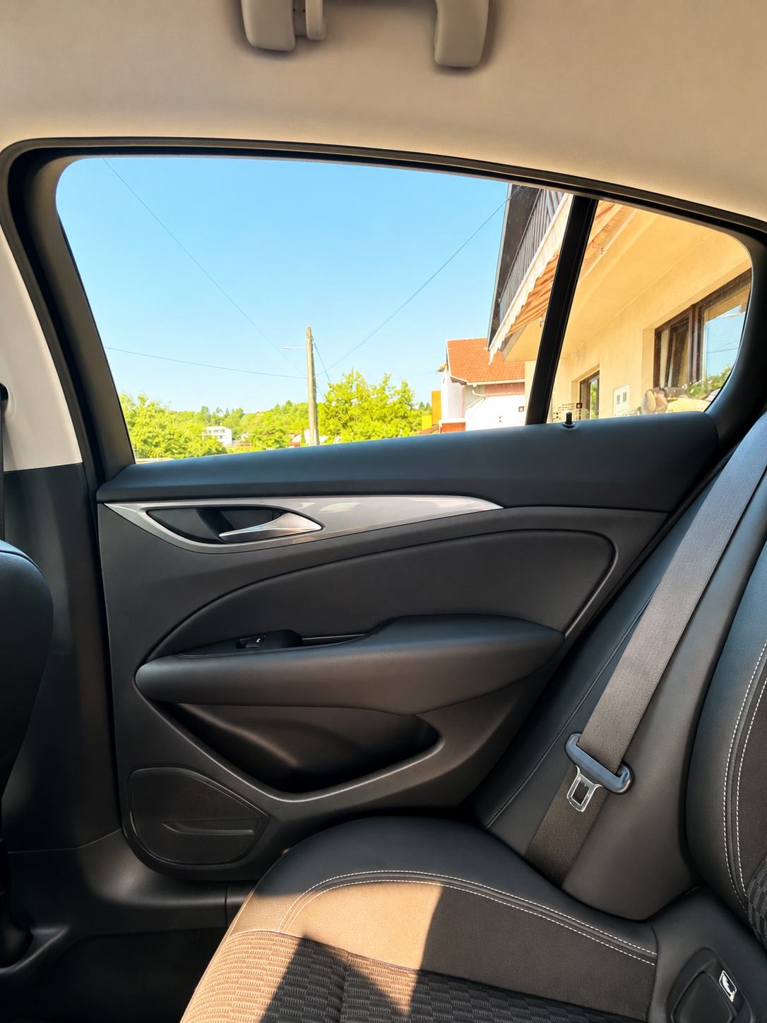 Opel Insignia 1,6 CDTI automatik, fotografija 9