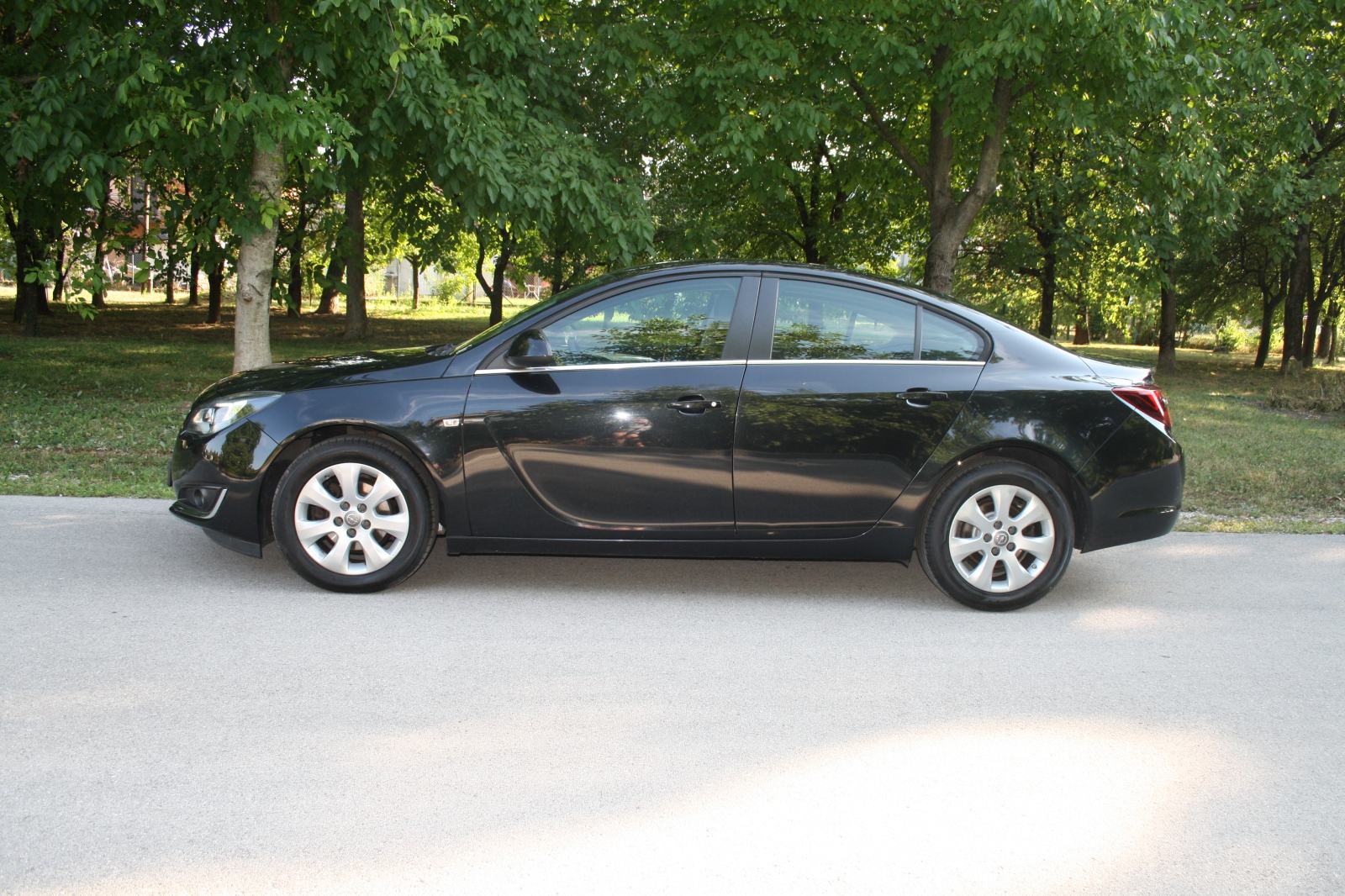 Opel Insignia 1,6 CDTI eco, HR auto, Bi-xenon, led dnevna, aut.klima, pogled izvana - slika 1