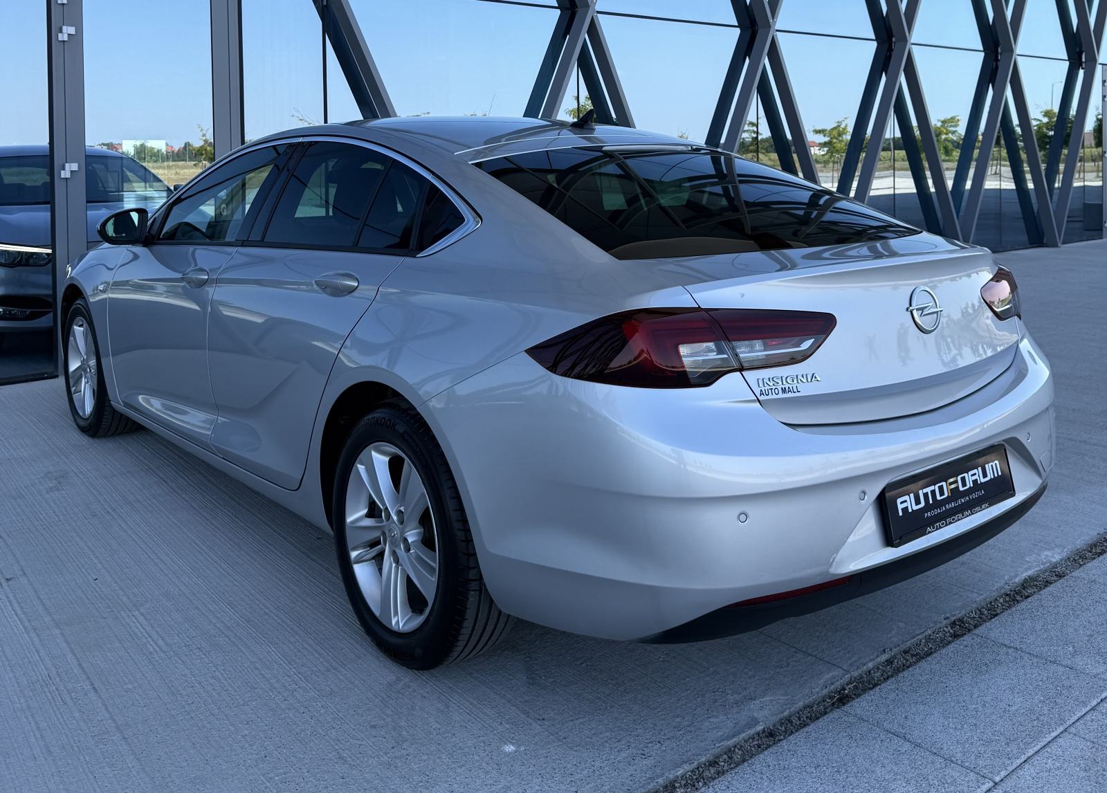 Opel Insignia 1,6 CDTI ** HR AUTO, JAMSTVO 12 MJESECI, REG 4/27 **, fotografija 4