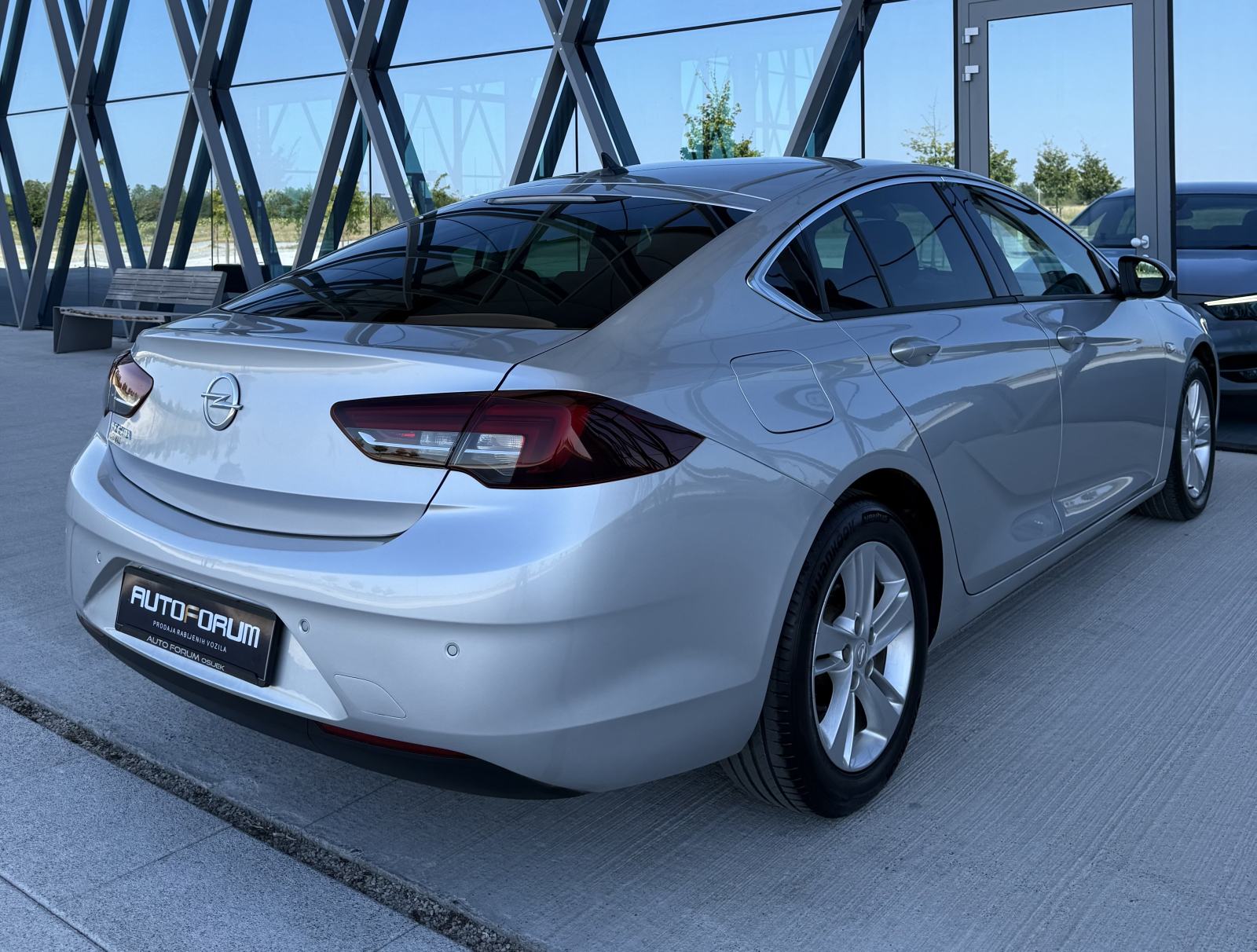 Opel Insignia 1,6 CDTI ** HR AUTO, JAMSTVO 12 MJESECI, REG 4/27 **, fotografija 6