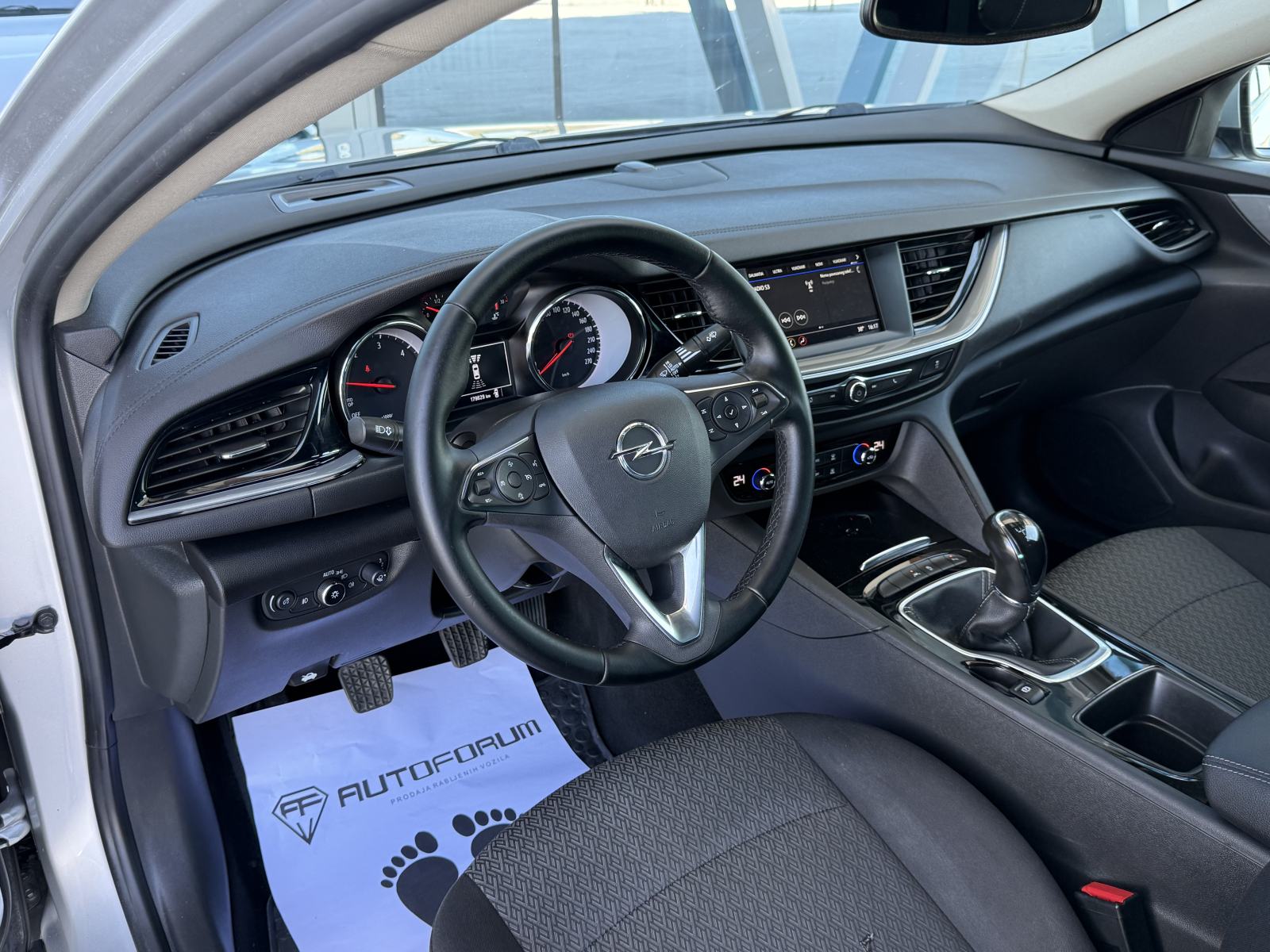 Opel Insignia 1,6 CDTI ** HR AUTO, JAMSTVO 12 MJESECI, REG 4/27 **, fotografija 9