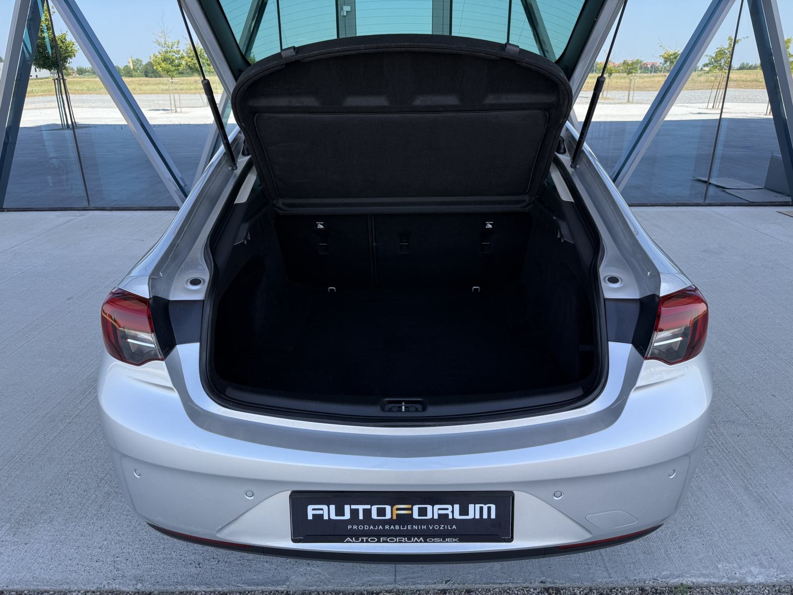 Opel Insignia 1,6 CDTI ** HR AUTO, JAMSTVO 12 MJESECI, REG 4/27 **, fotografija 17