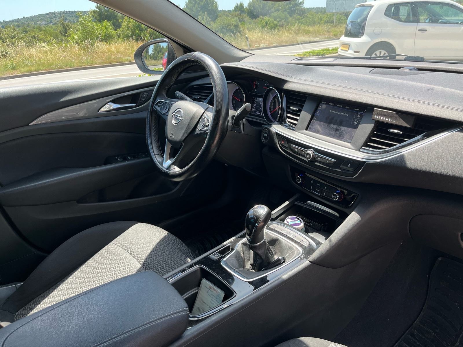 Opel Insignia Grand Sport 1,6 CDTI - Registriran do 04/2027., fotografija 9