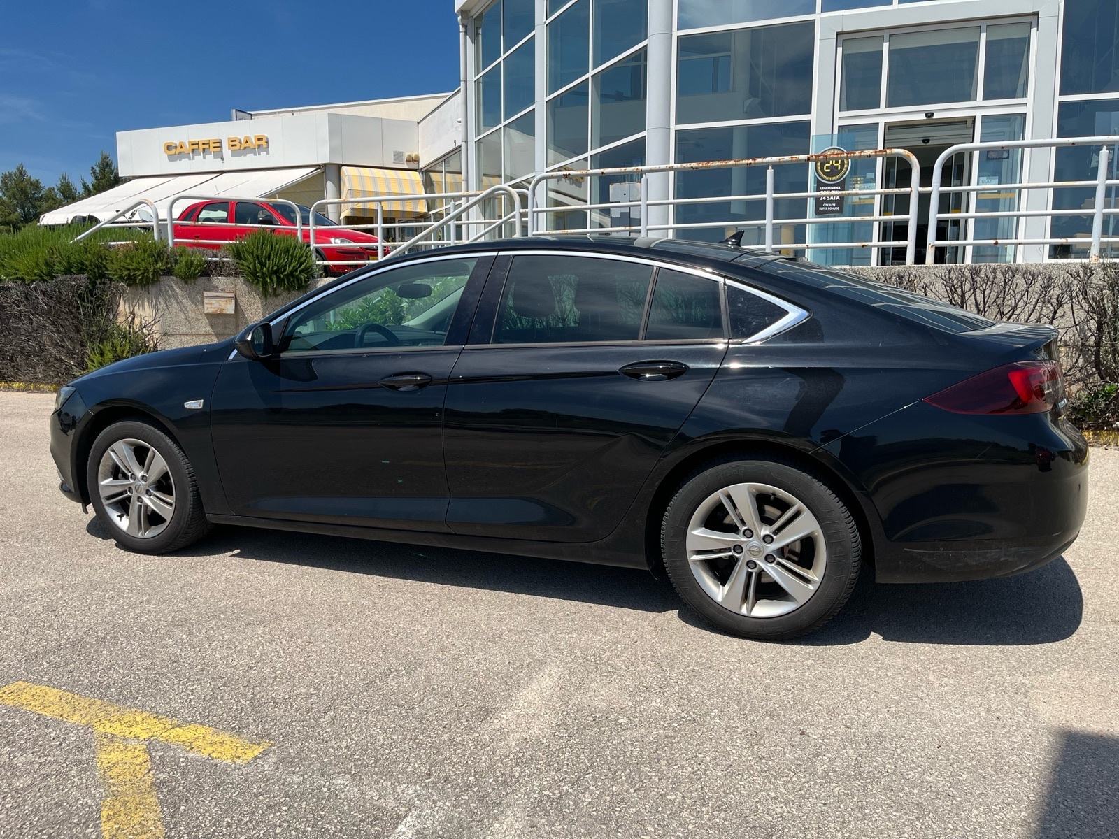 Opel Insignia Grand Sport 1,6 CDTI - Registriran do 04/2027., fotografija 8