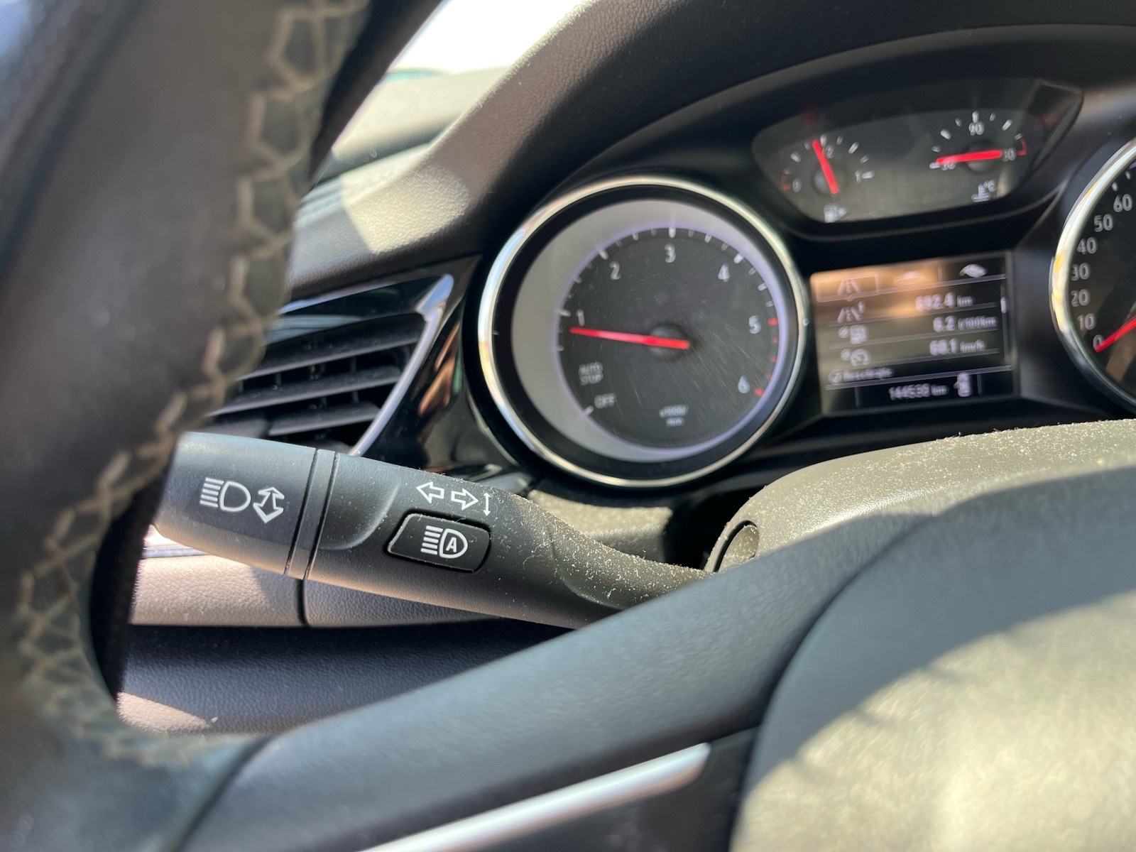 Opel Insignia Grand Sport 1,6 CDTI - Registriran do 04/2027., fotografija 17