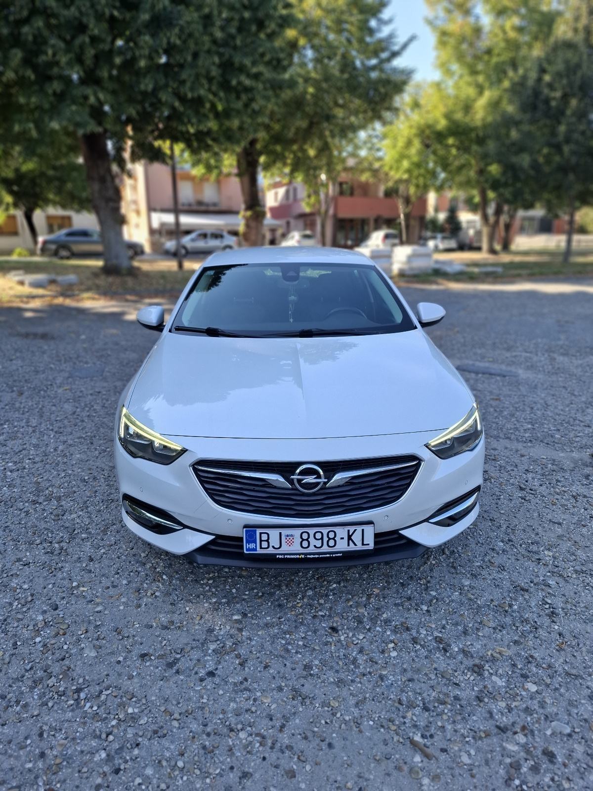 Opel Insignia 1,6 CDTI, HR vozilo - OŠTEĆENO-, fotografija 3