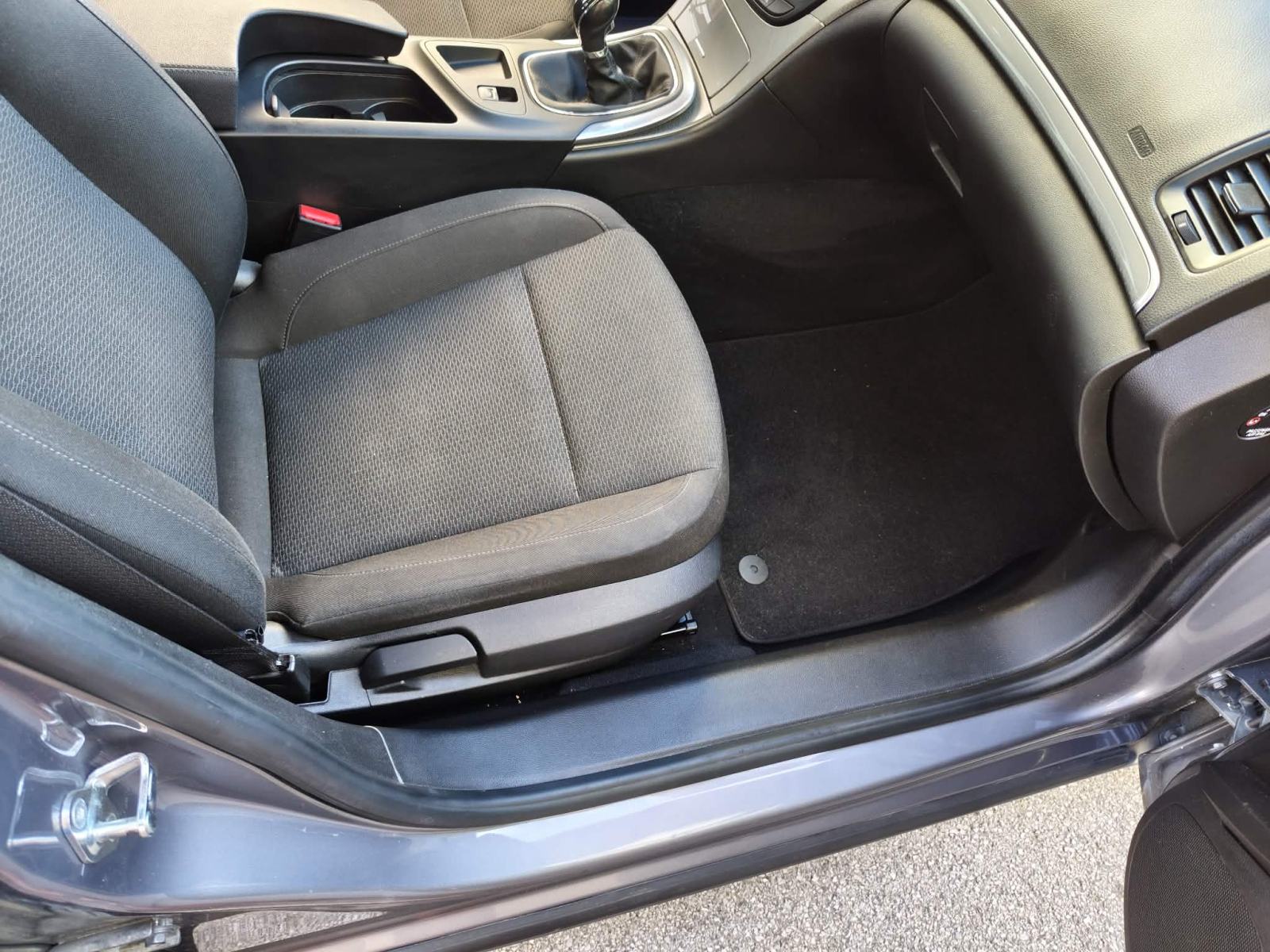 Opel Insignia 1,6 CDTI, fotografija 12