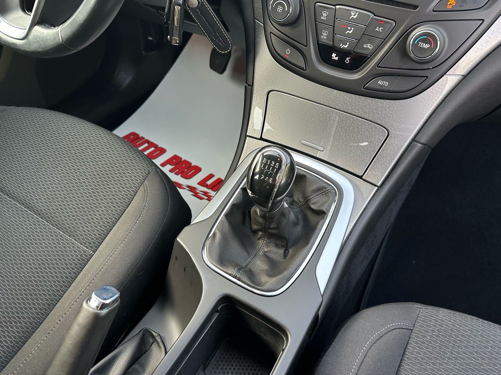 Opel Insignia 2,0 CDTI Veliki Servis, REG12/2026, HR Auto, fotografija 15